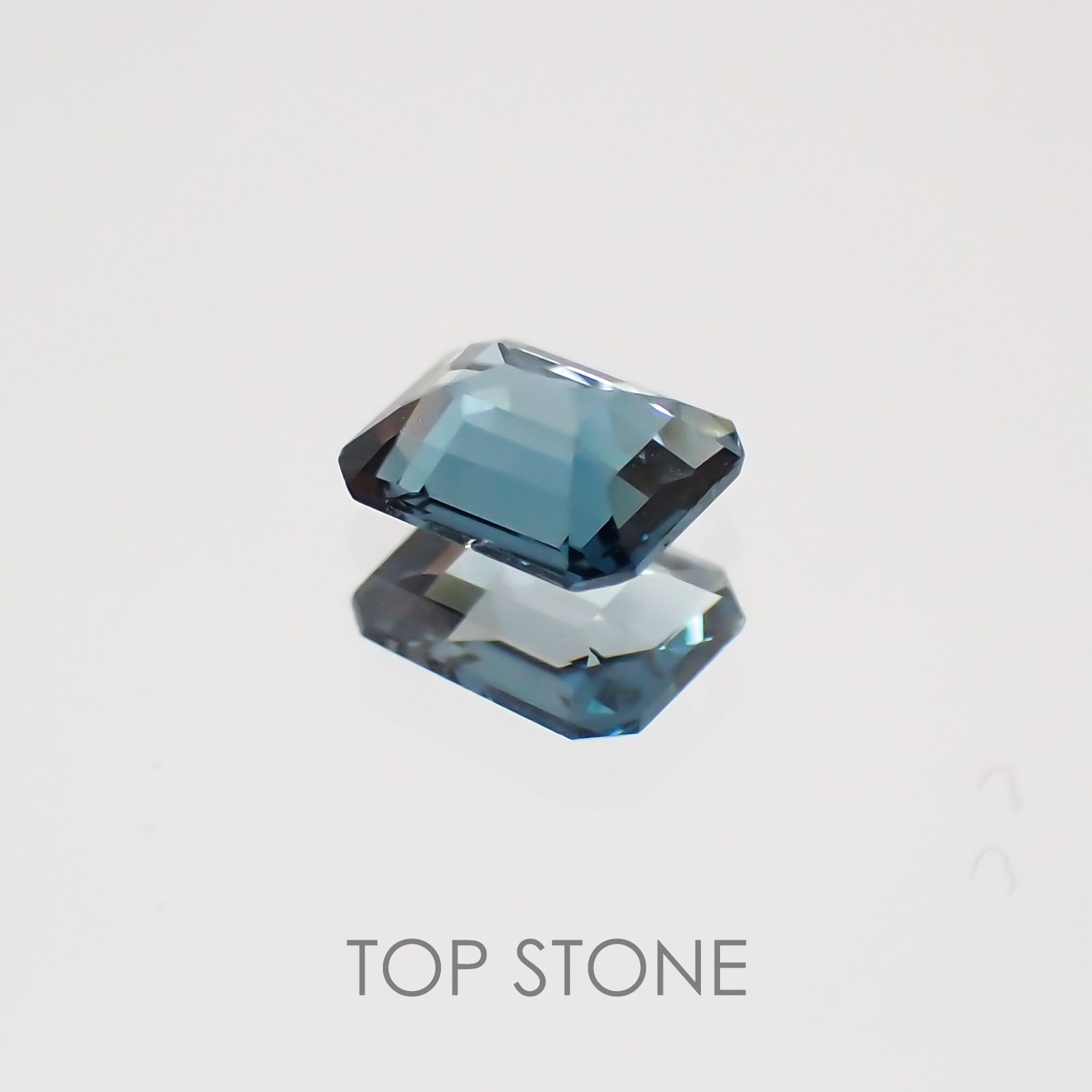 サファリン(宝石名サファリン) マダガスカル産 0.21ct 識別済[21018926]4×3.1mm前後