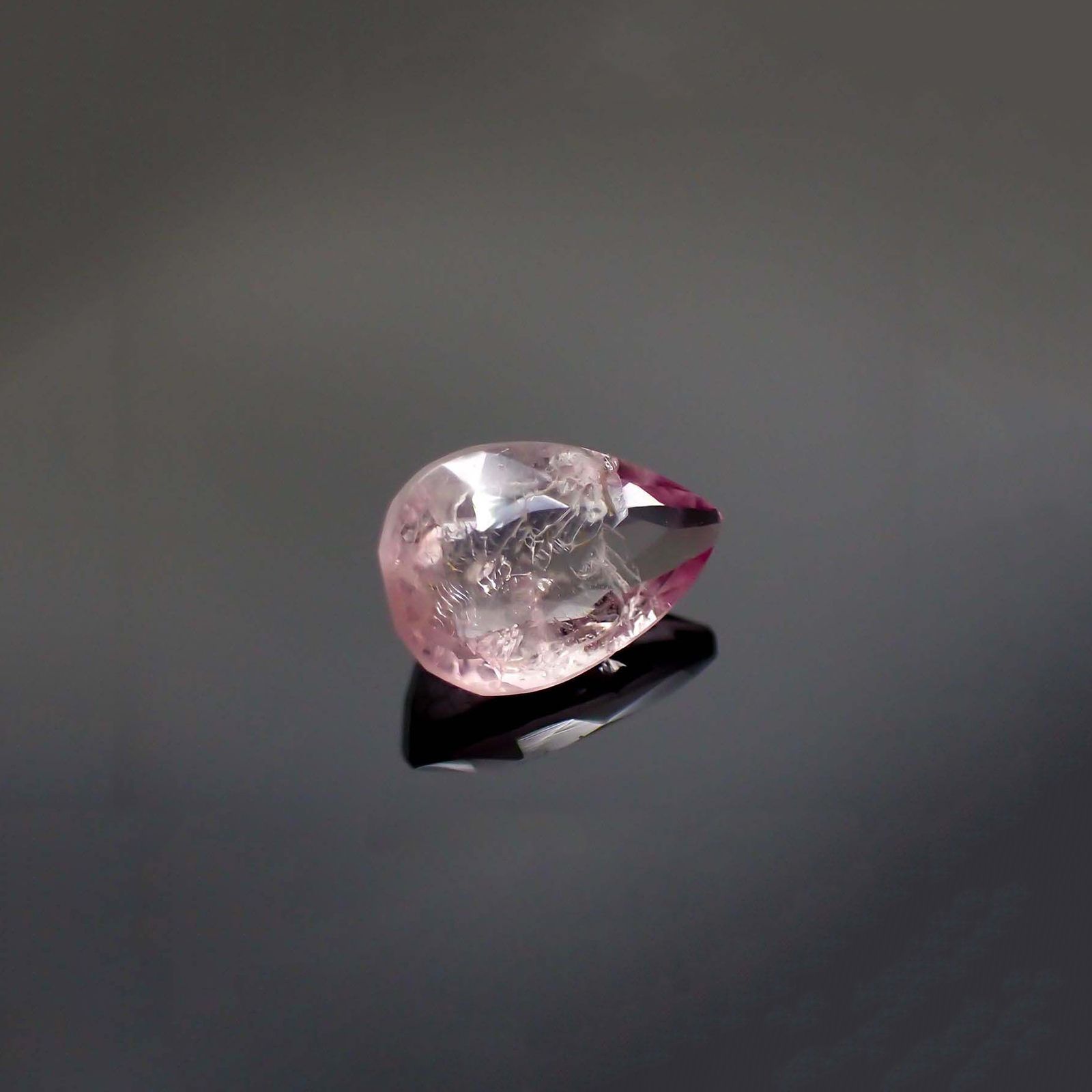 ピンクポードレッタイト(宝石名ピンク・ポードレッタイト)ビルマ産 ソ付(彩珠) 0.690ct / 7.3x5.1mm前後 [260722813]