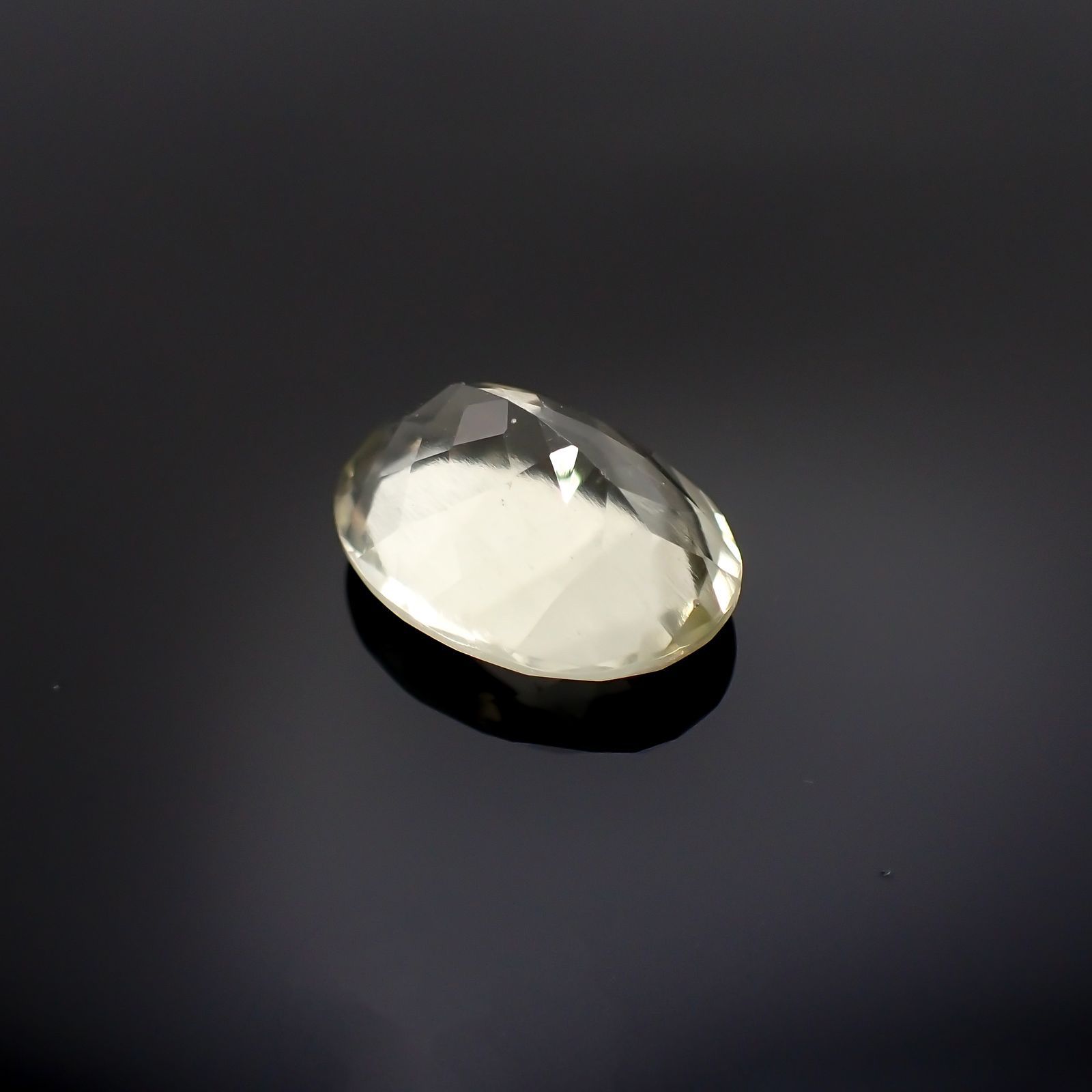 リビアングラス(宝石名インパクトガラス(衝撃溶融ガラス))発見地：エジプト・リビア砂漠 6.79ct  識別済[211213795]16.1x12.1mm前後 | TOP STONE(トップストーン)