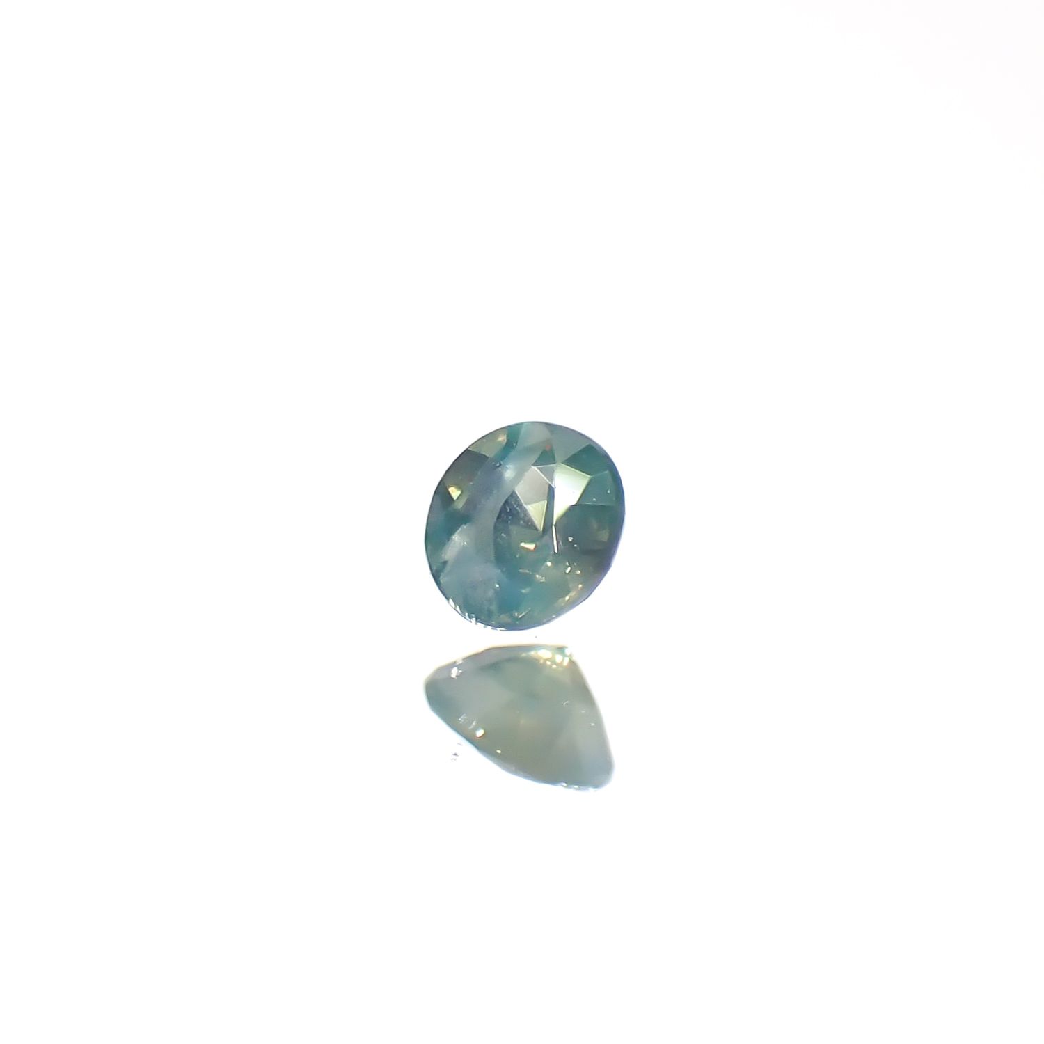シルキーアレキサンドライト ブラジル産/EmeraldMains社製 0.043ct[240527617]2.2x2.2mm前後