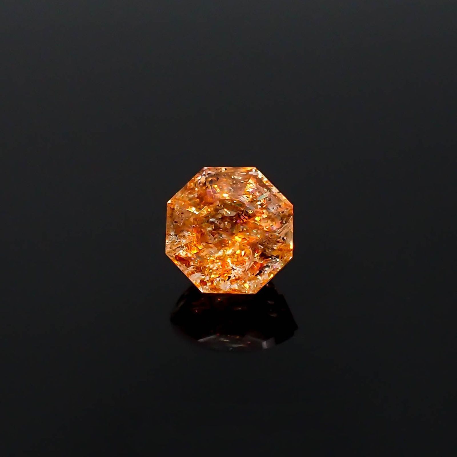 ◇オクタゴンカット◇イリュージョンサンストーン タンザニア産 0.62ct / 5.1x5mm前後 [230320951]