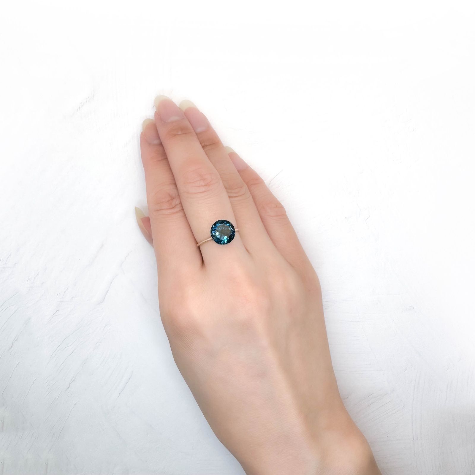 ロンドンブルートパーズ ブラジル産 3.83ct / 9.1x9.1mm前後 [250931123]