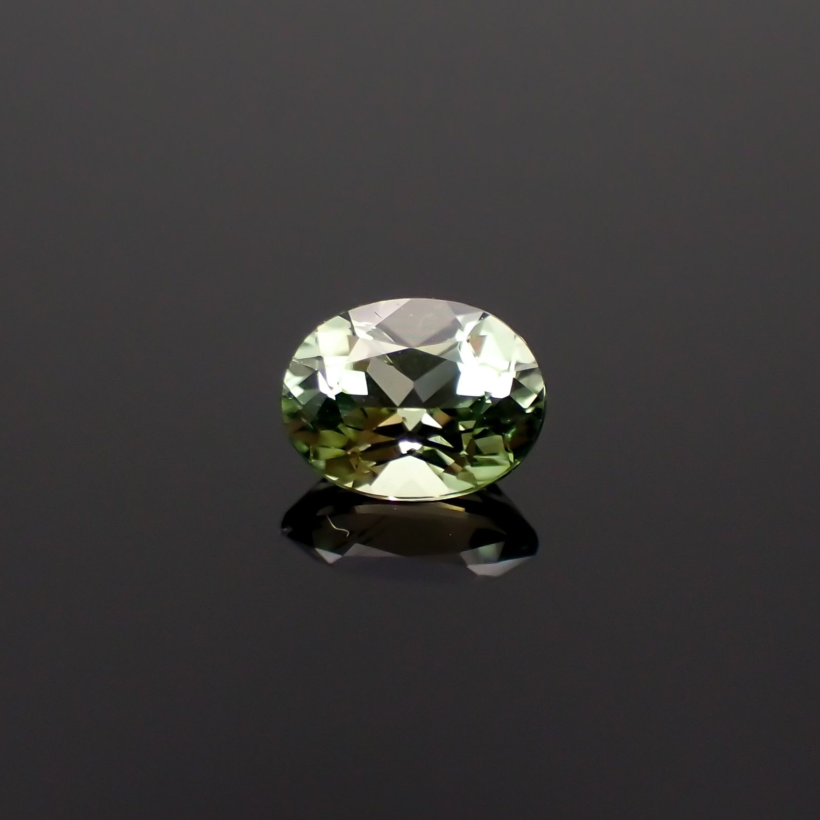 バナジウムコーネルピン(宝石名コーネルピン)タンザニア・タンガ州産 0.43ct 識別済[230320933]5.3x4mm前後