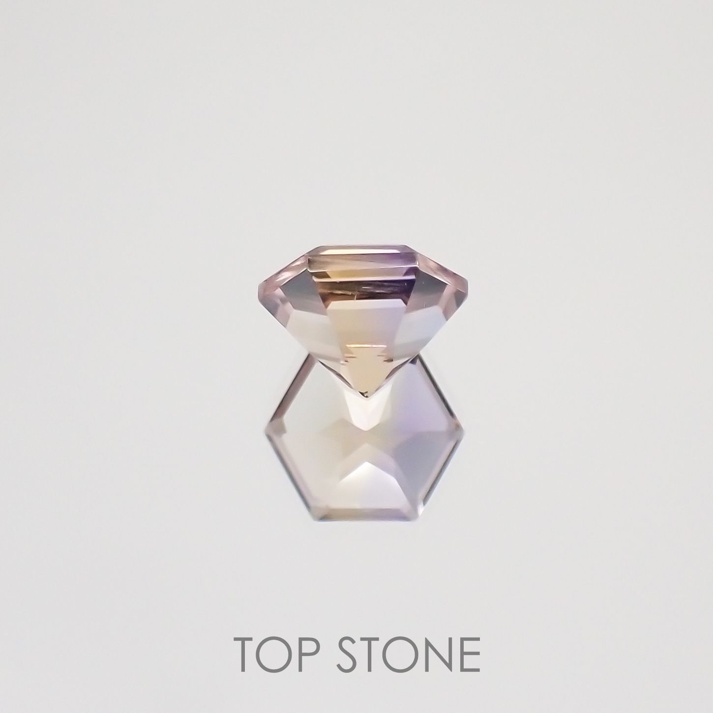◇ヘキサゴンカット◇アメトリンSA(宝石名バイカラー・クォーツ/別名アメトリン) ボリビア産 0.96ct 識別済[210611047]6.1×6mm前後