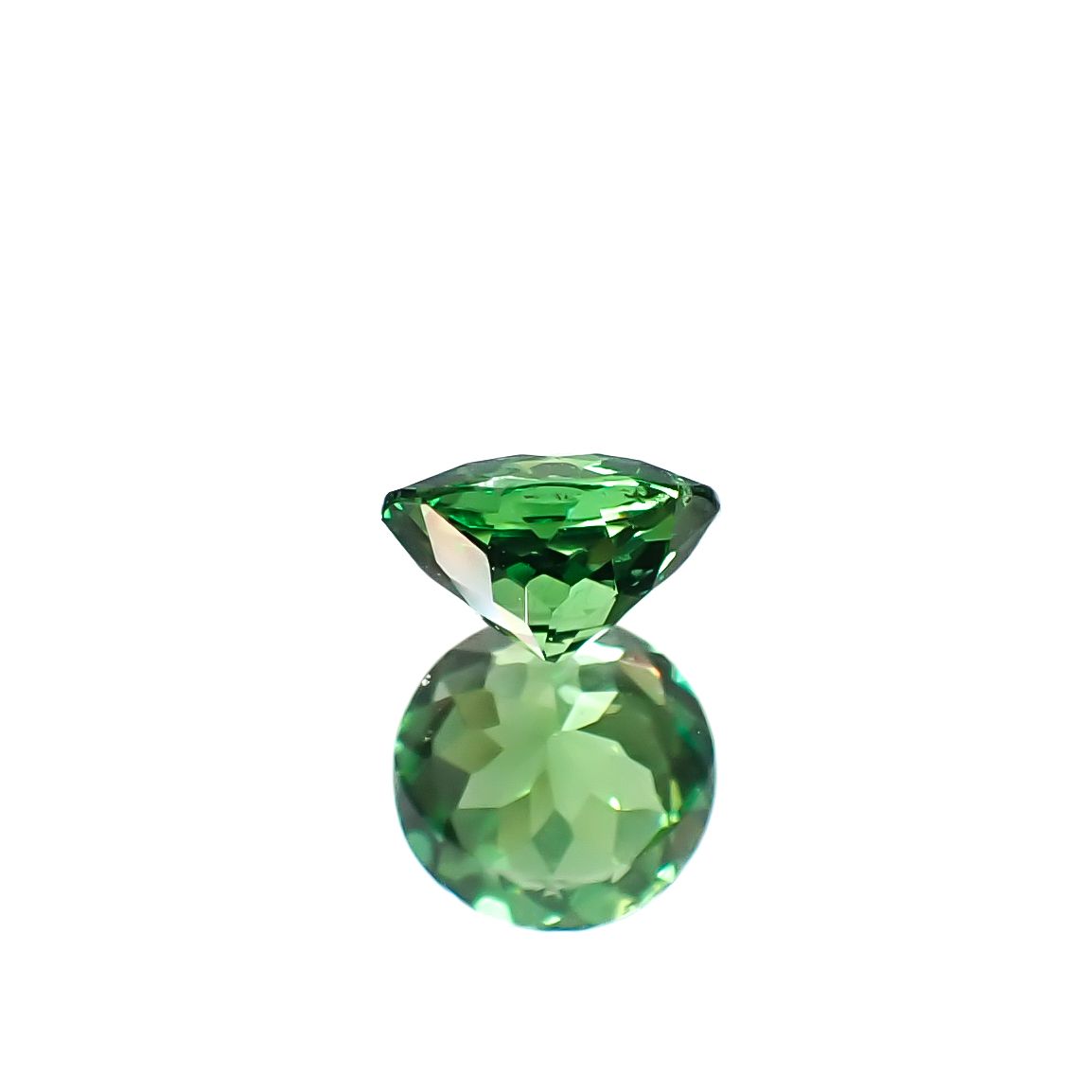 ツァボライト タンザニア産 0.52ct [241229411]5x5mm前後