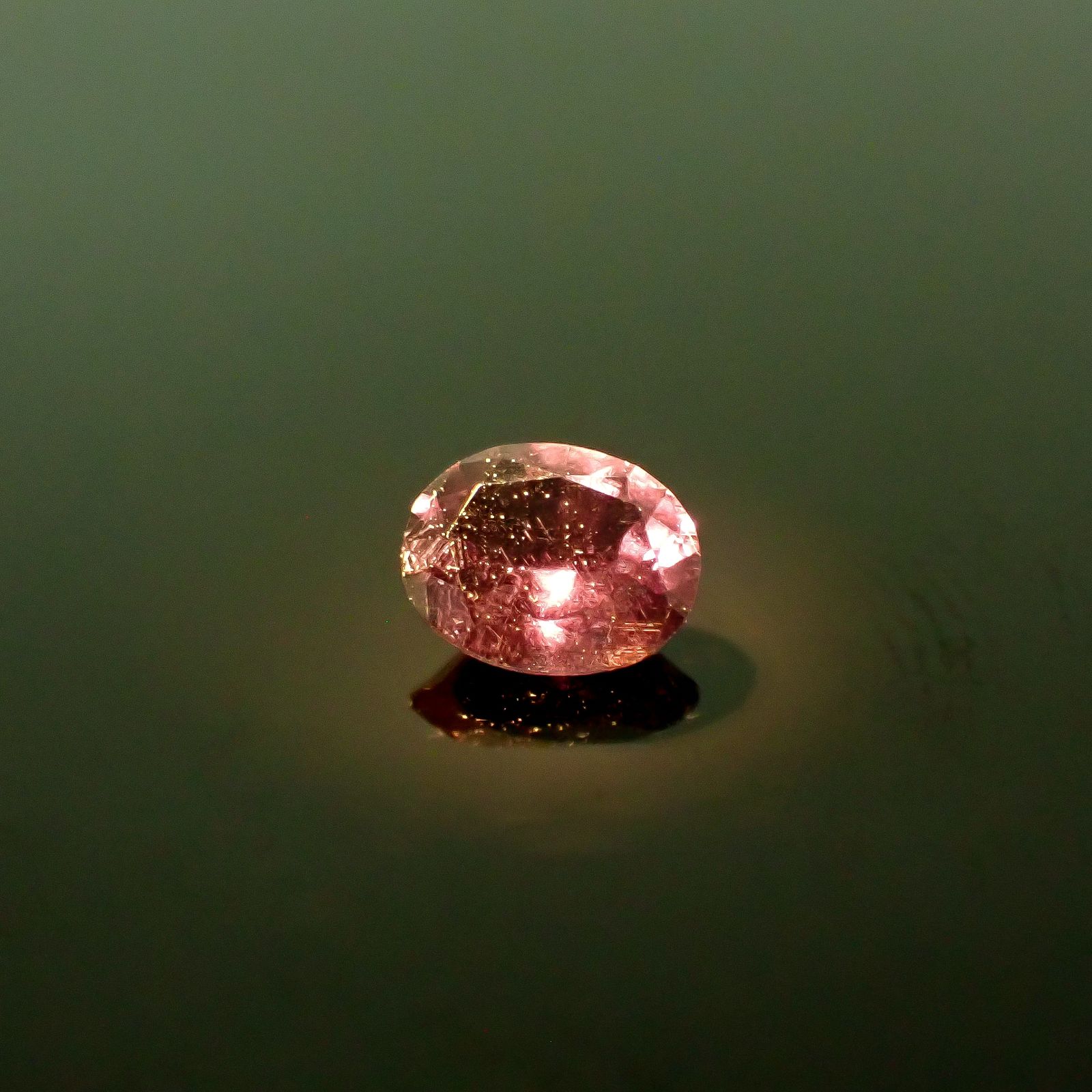 ベキリーブルーガーネット（カラーチェンジガーネット アレキタイプ） マダガスカル・ベキリー産 0.41ct / 5.1x4.1mm前後 [251231513]