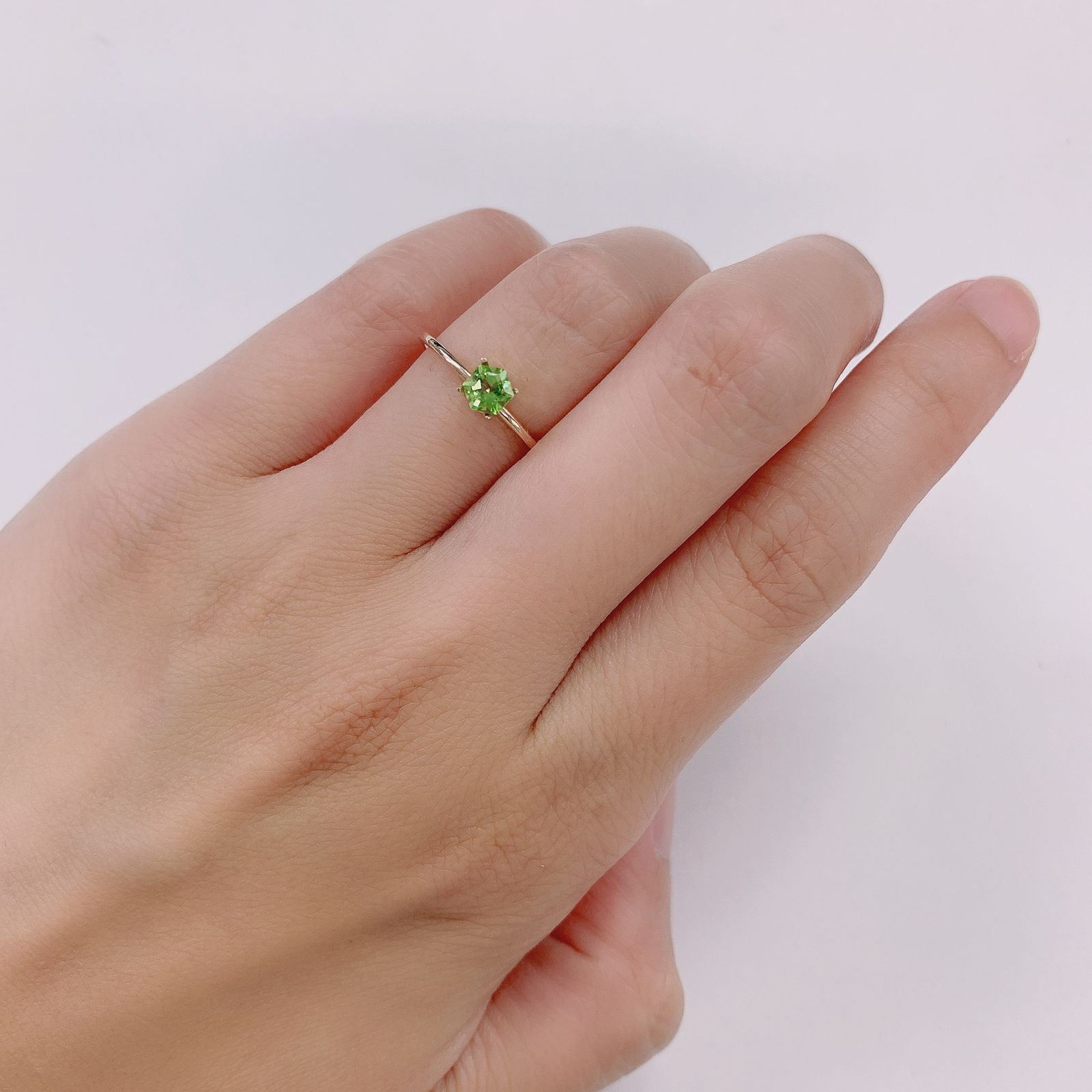 ◇ヘキサゴンカット◇ペリドット(宝石名ペリドット) パキスタン産 0.36ct 識別済[210813095]4×4mm前後