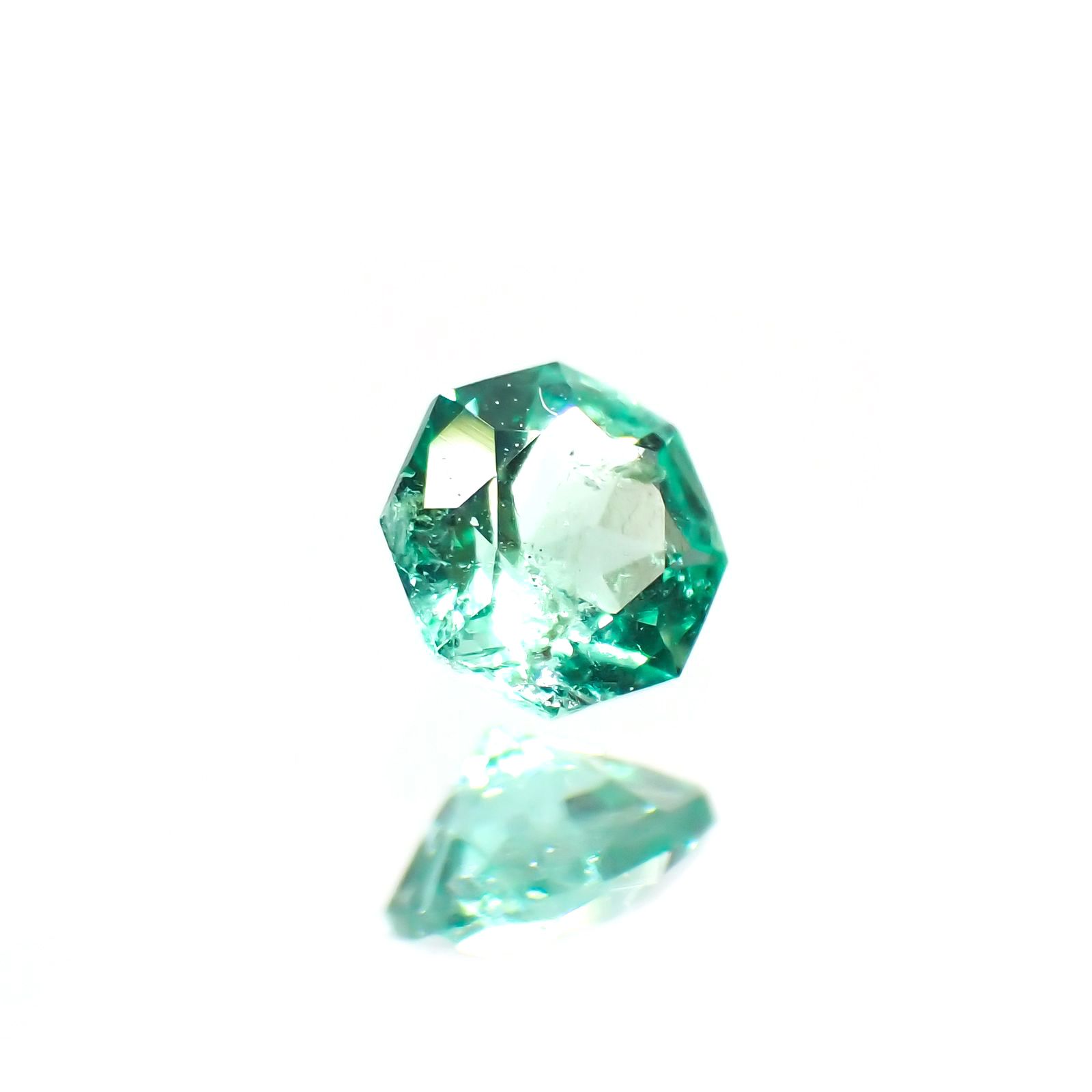 ◇オクタゴンカット◇エメラルド(宝石名エメラルド)ザンビア産 0.12ct 識別済[231224396]3.1x3.1mm前後