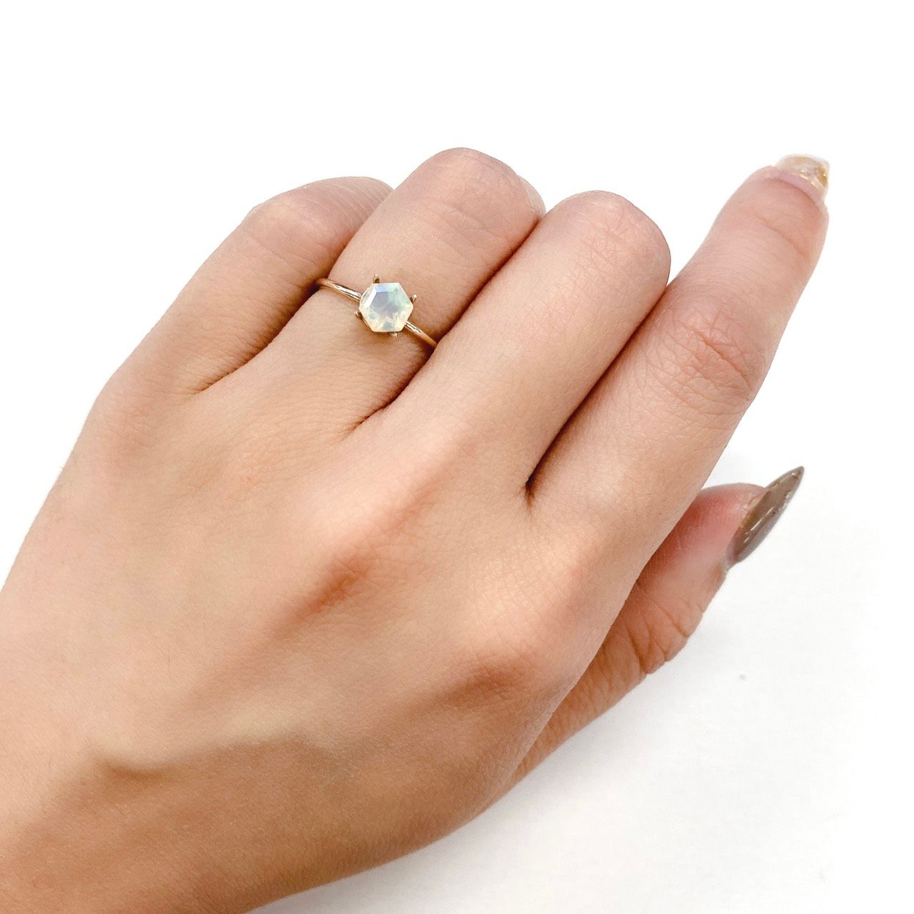 ◇ヘキサゴンカット◇エチオピアオパール(宝石名オパール) エチオピア産 0.41ct 識別済[210611041]5.5×5.4mm前後