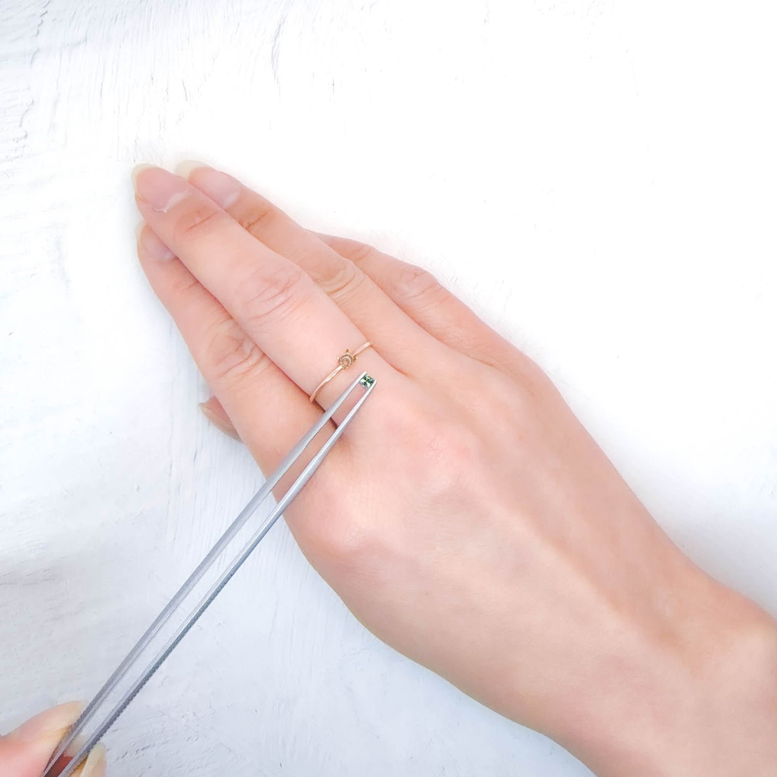 ◇プリンセスカット◇アレキサンドライト ブラジル産 EmeraldMains社製 0.084ct / 2.3x2.3mm前後 [260131575]