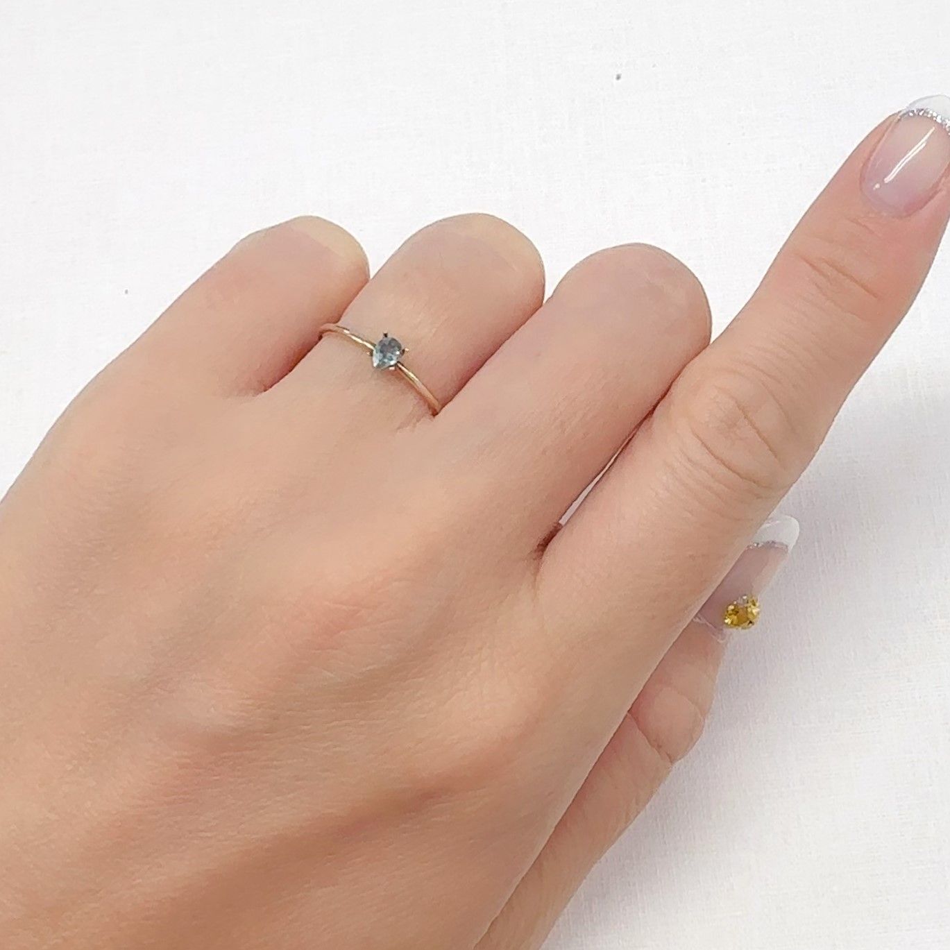 ブルーグリーンコーネルピン(宝石名ブルーグリーン・コーネルピン)タンザニア産 0.12ct 識別済[240527674]3.8x2.8mm前後