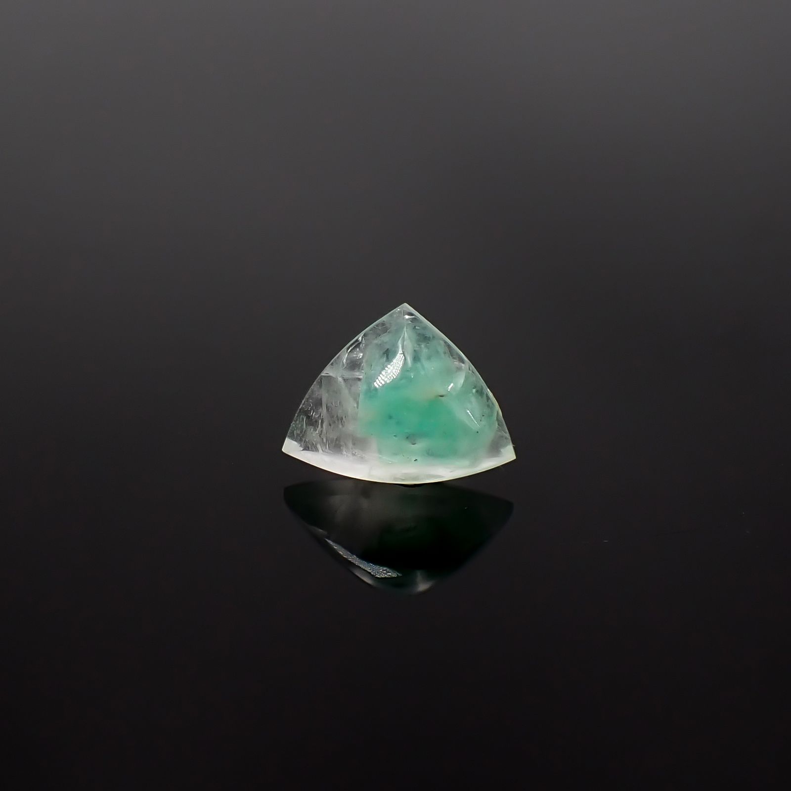 エメラルドインクォーツ ブラジル産 2.46ct / 8.9x11.7mm前後 [260432037]