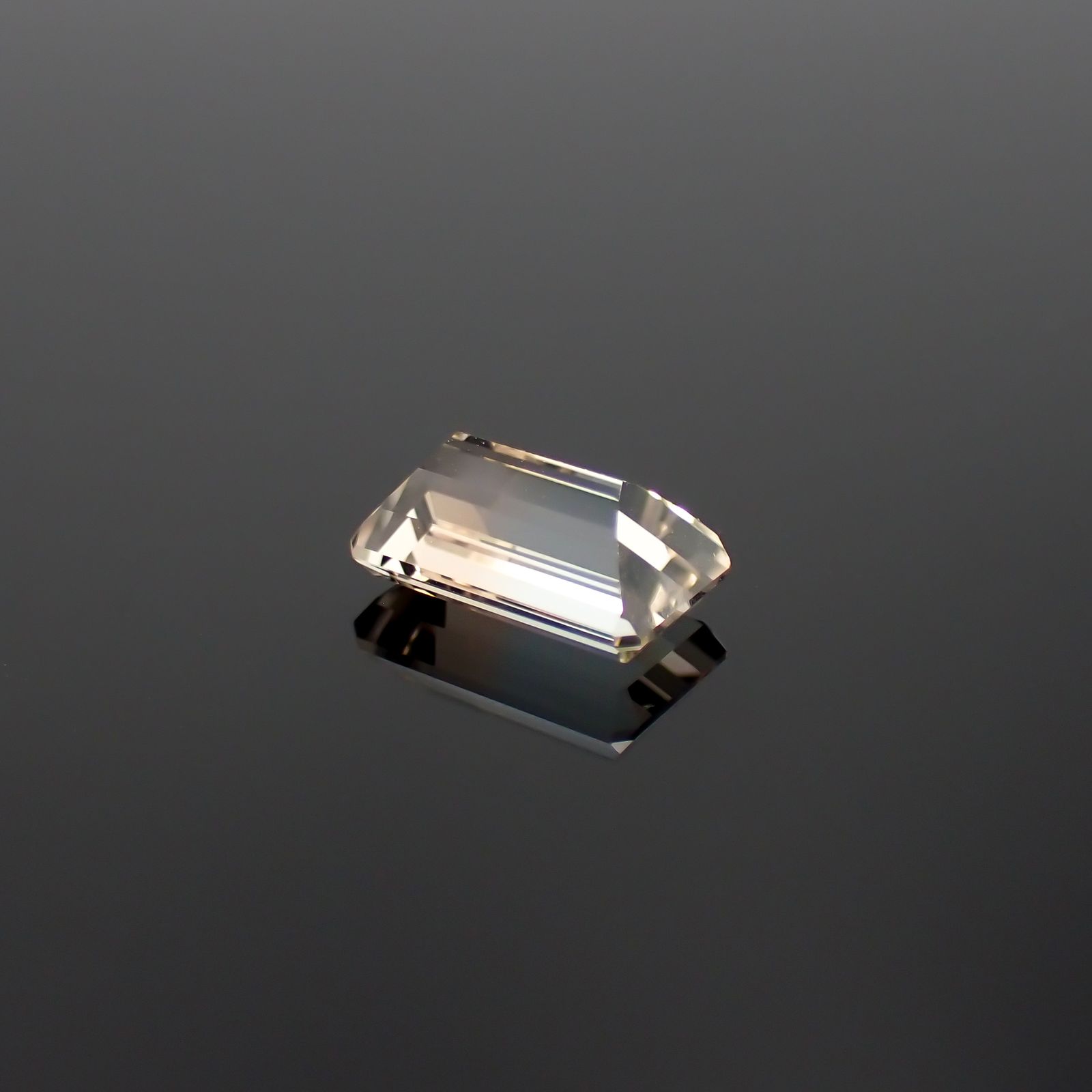 バイカラートパーズ ウクライナ産 2.46ct[231224891]9.3x5.5mm前後