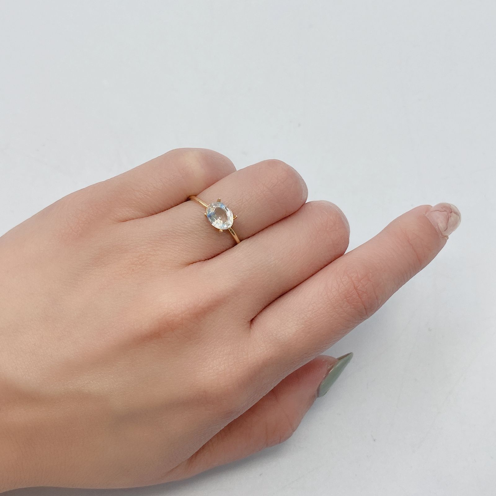 レインボームーンストーン(アンデシンラブラドライト) マダガスカル産 ルース 0.88ct[210310395]7.1×5.8mm前後