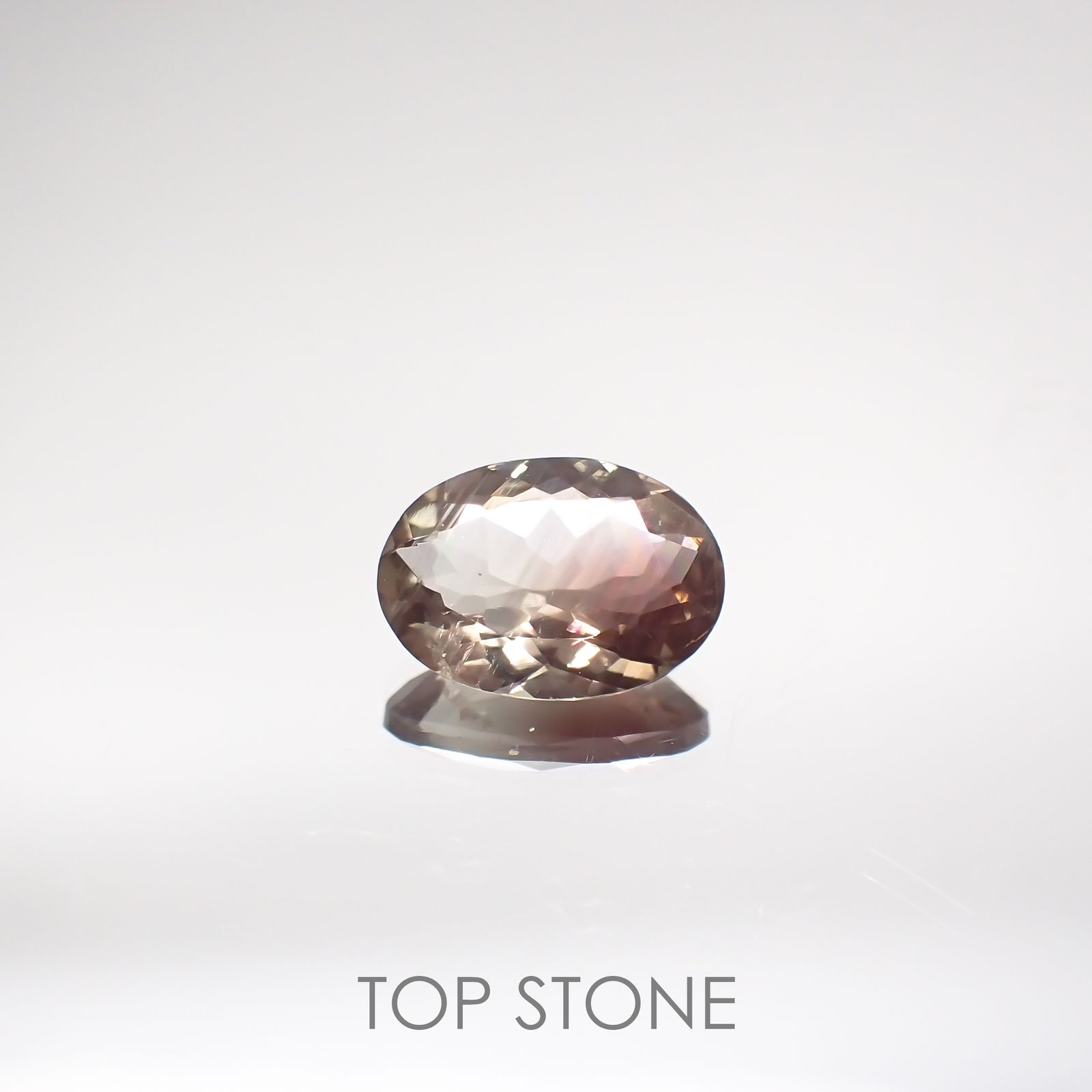 バイカラーオレゴンサンストーン(宝石名バイカラー・ラブラドライト) アメリカ・オレゴン州産 0.85ct 識別済[210711948]8×5.8mm前後