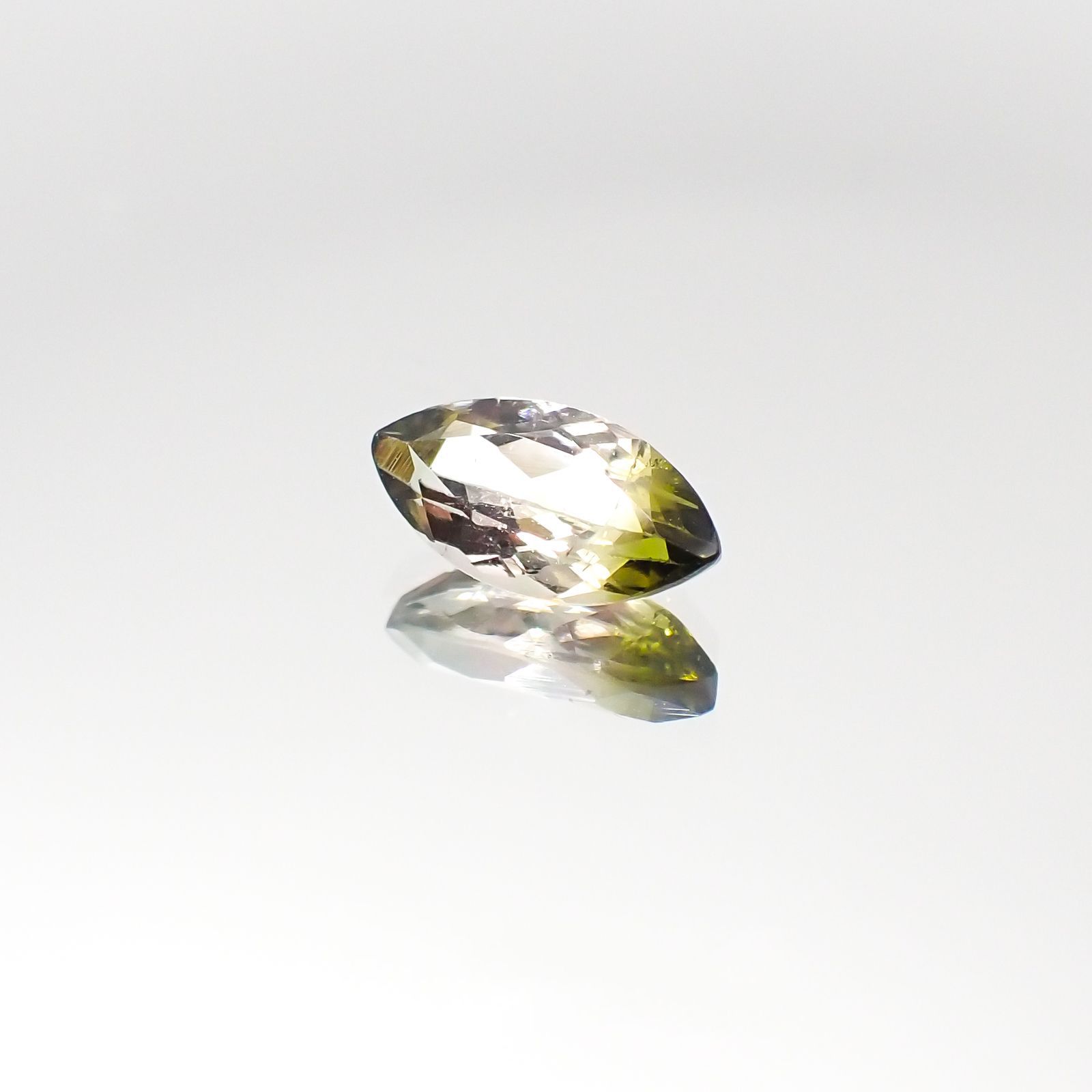バイカラートルマリン(宝石名バイカラー・トルマリン)ブラジル産 0.84ct 識別済[230622363]9x4.6mm前後