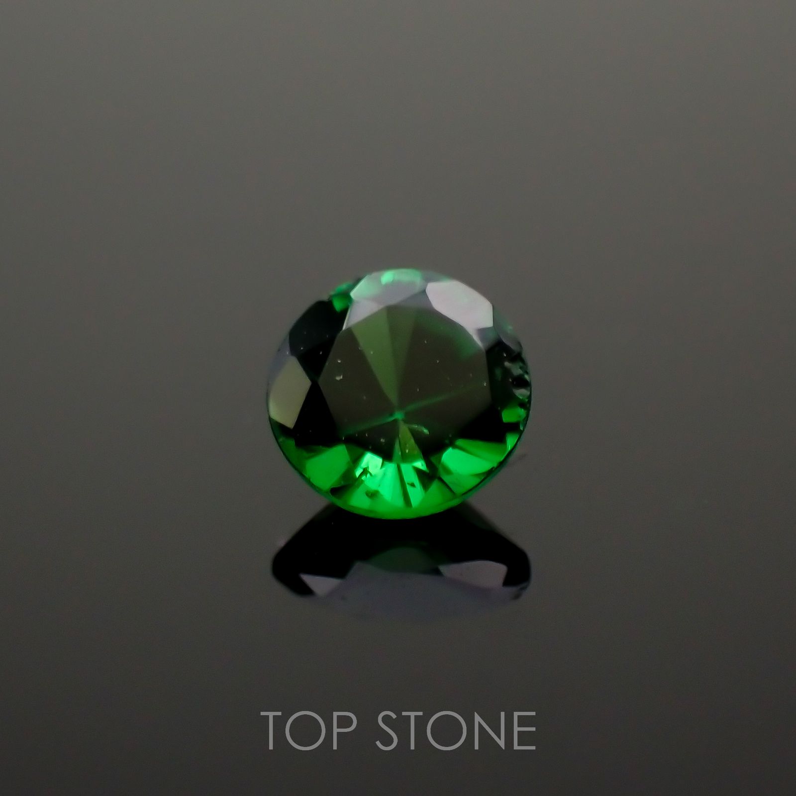 ツァボライト(宝石名ガーネット)タンザニア産 0.15ct 識別済[221018717]3.3x3.3mm前後