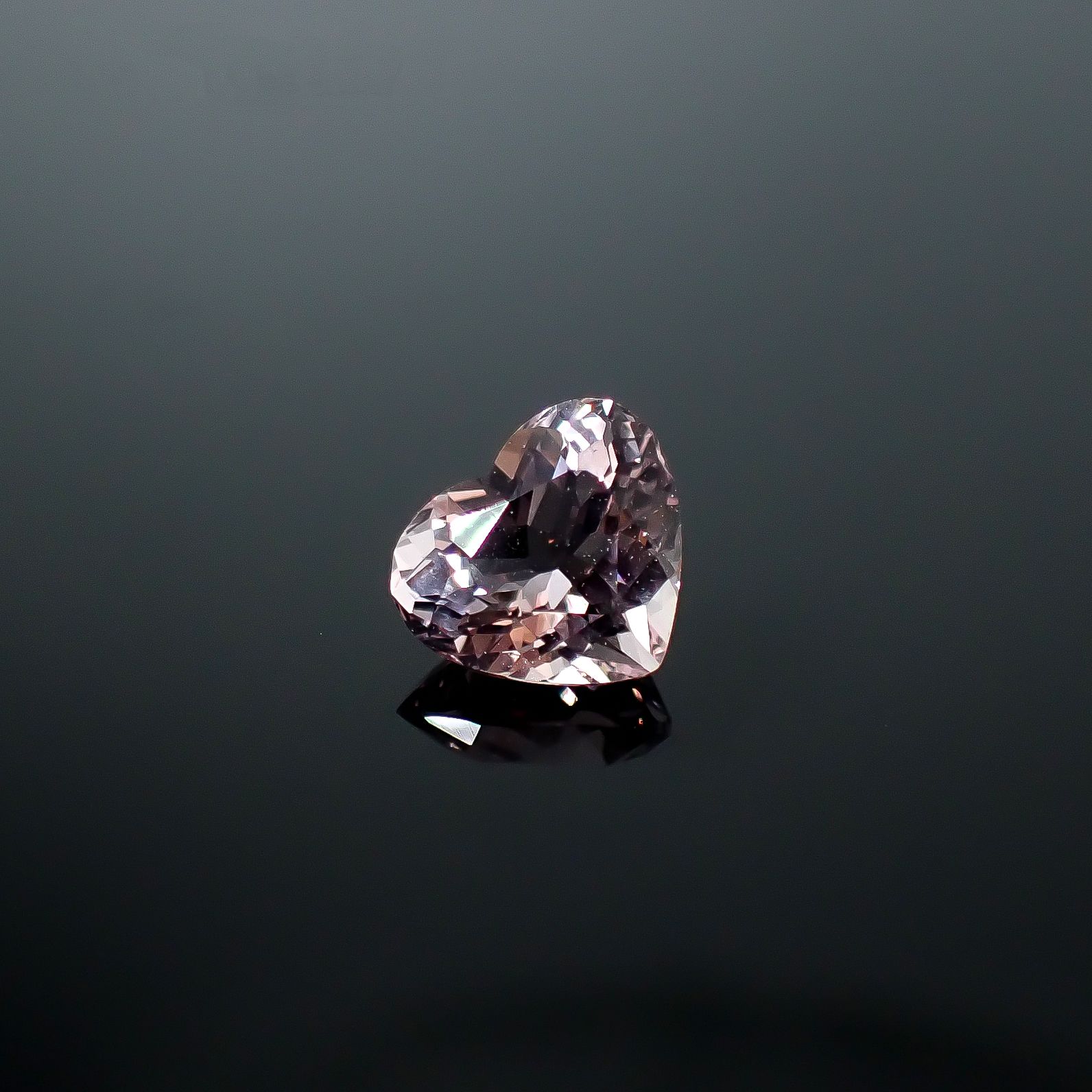 モルガナイト ブラジル産 1.15ct [250730878]6.7x7.6mm前後