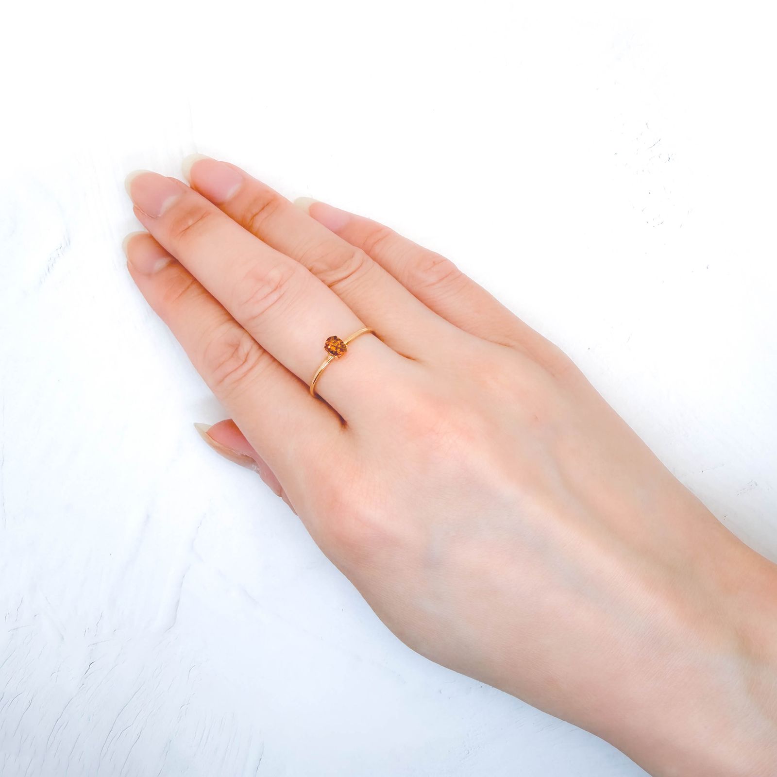 ゴールデンアイオライト(宝石名コーディエライト)マダガスカル産 識別済 0.20ct / 4.4x3.3mm前後 [260532191]