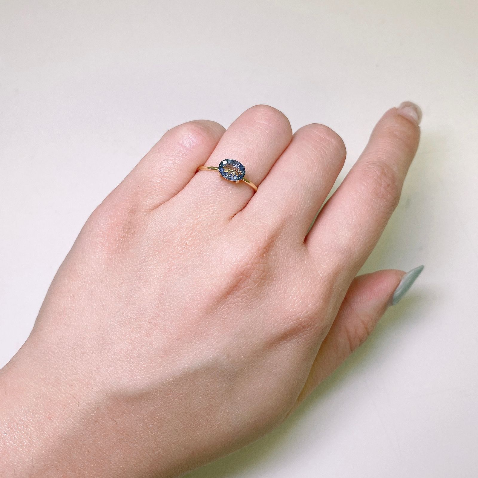 パーティーカラータンザナイト タンザニア産 ルース 0.81ct[210410409]6.9×5.1mm前後