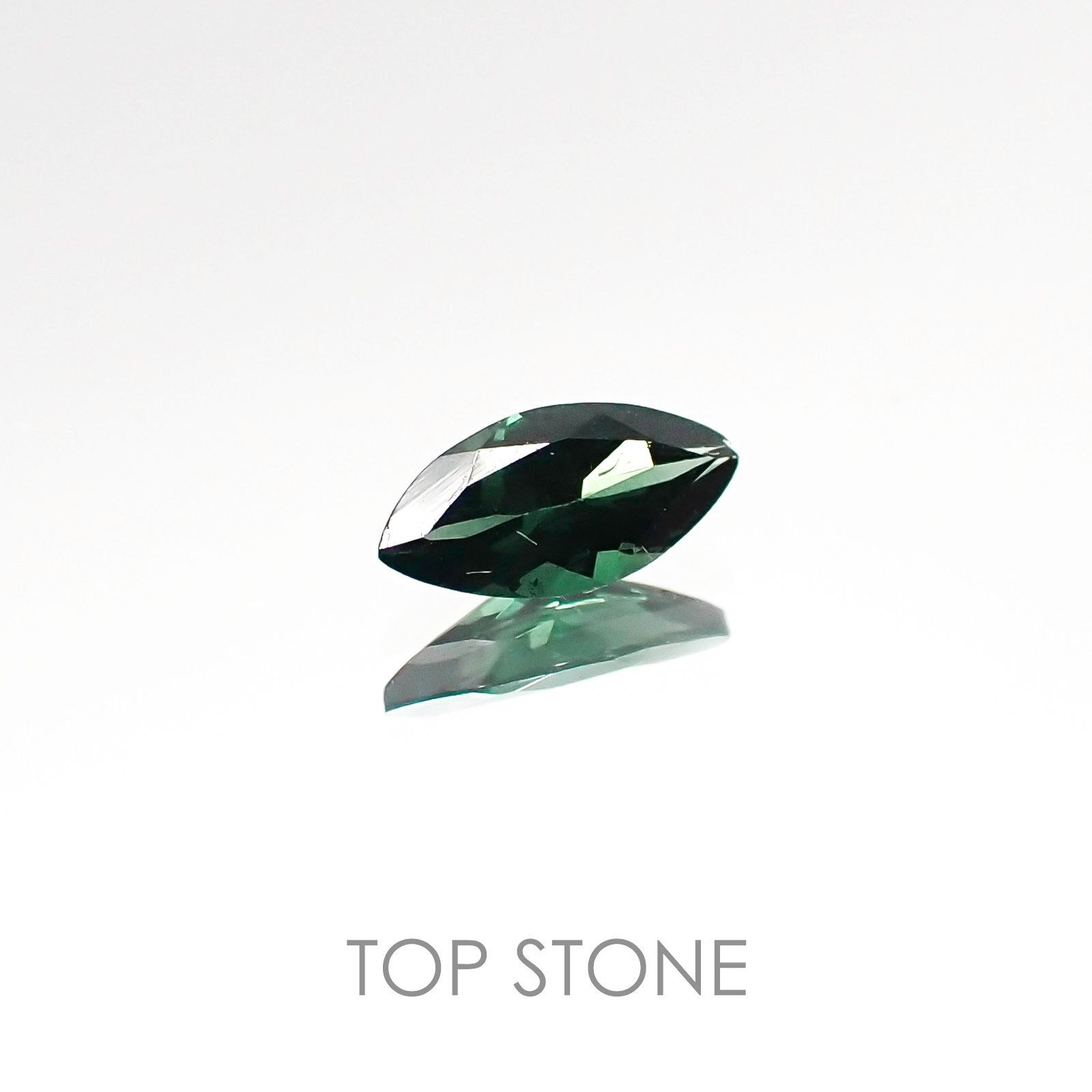 カラーチェンジガーネット(アレキタイプ)(宝石名ガーネット/カラーチェンジタイプ) マダガスカル・ベキリー産 0.22ct 識別済[20106607]6.1×2.9mm前後