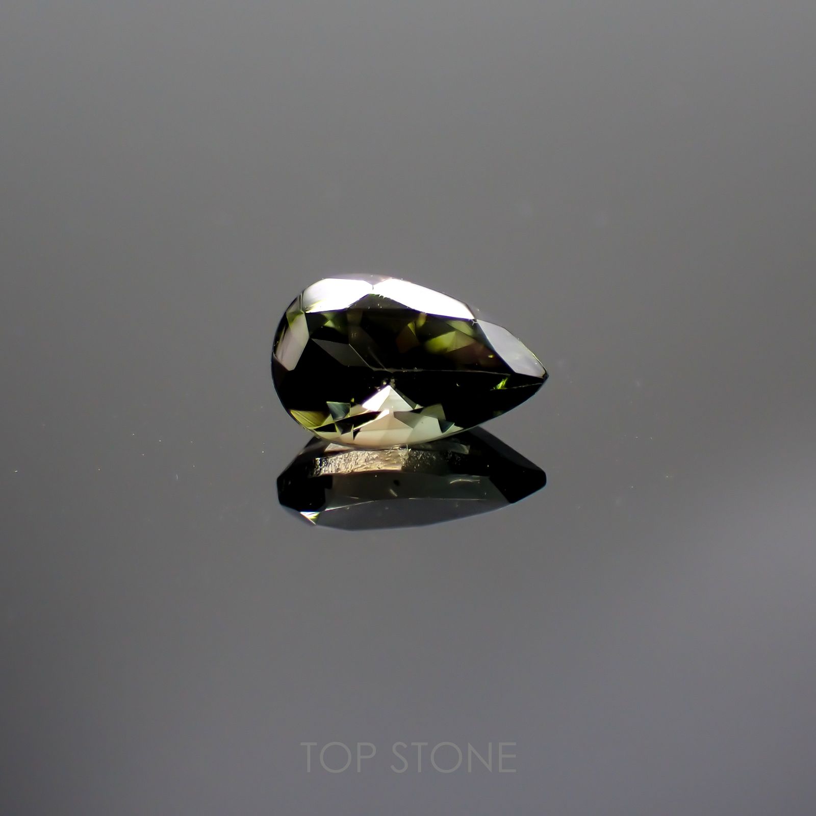 パーティカラートルマリン(宝石名パーティカラード・トルマリン) ブラジル/アフリカ産 0.95ct 識別済[211013568]8×5.1mm前後