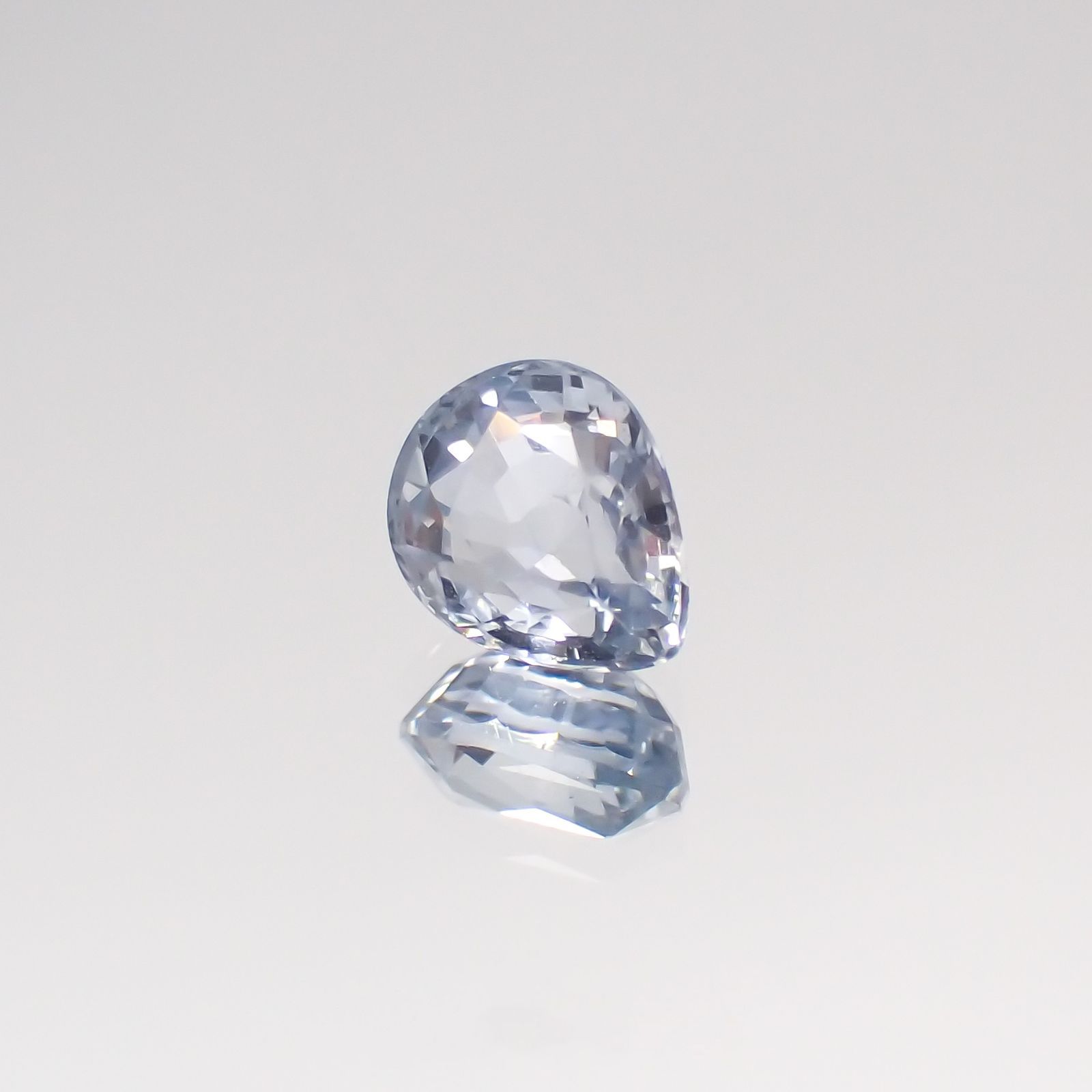 アイスブルーサファイア スリランカ・マダガスカル産 ルース 0.47ct[210611164]4.8×3.9mm前後