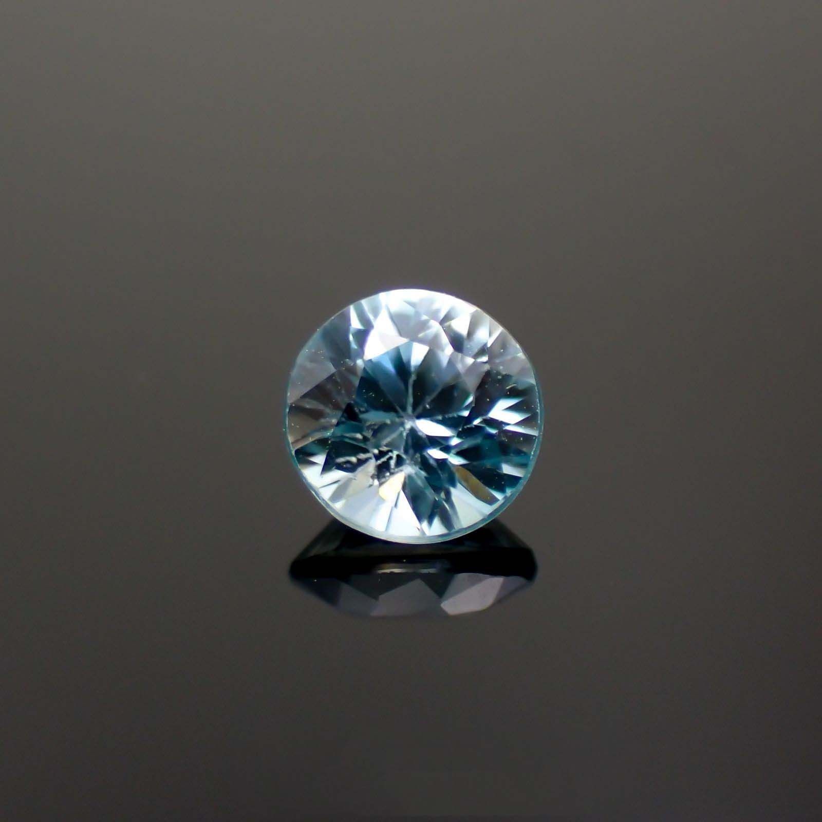 ブルージルコン カンボジア産 0.71ct / 4.9x4.9mm前後 [221018648]