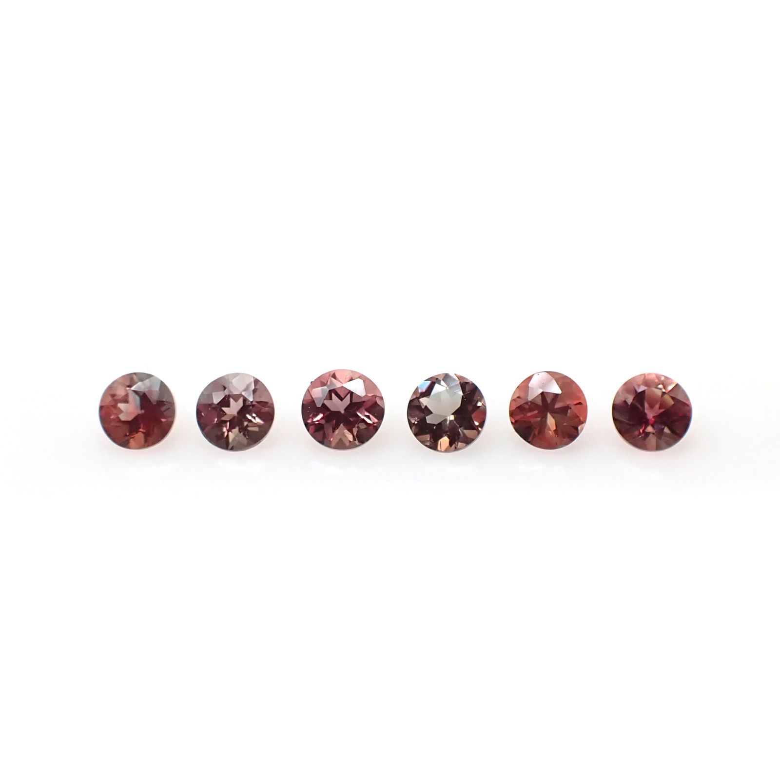 <ランダムセレクト1個販売>バイカラーアンデシン モンゴル産 約0.10ct [250129742-PAC]3x3mm前後