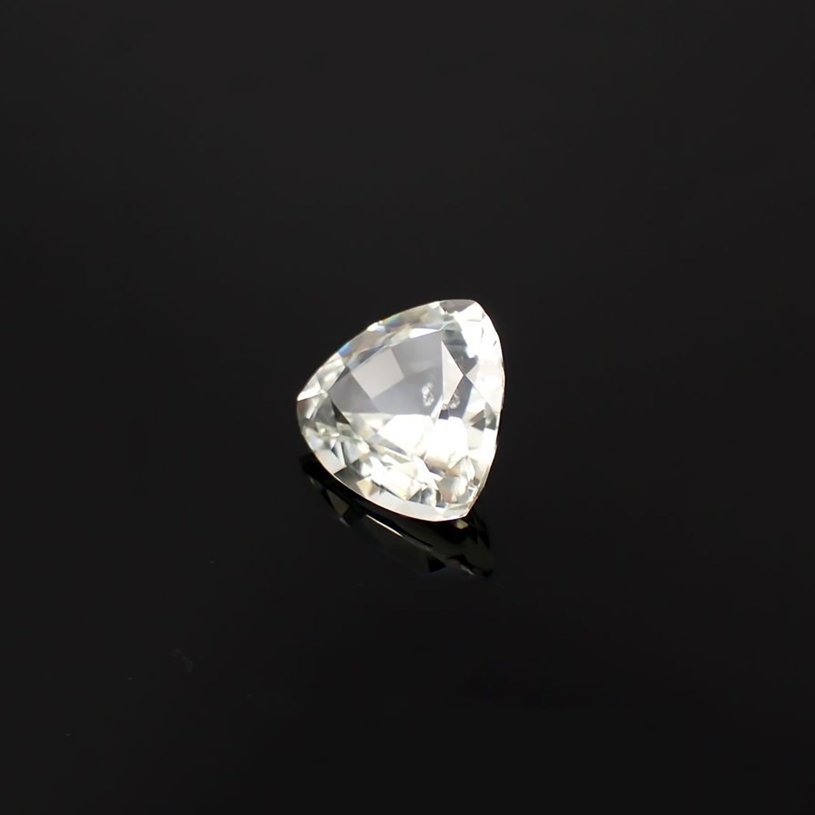 シリマナイト(宝石名シリマナイト)ビルマ産 ソ付(彩珠) 7.532ct / 12.6x13.7mm前後 [221219728]