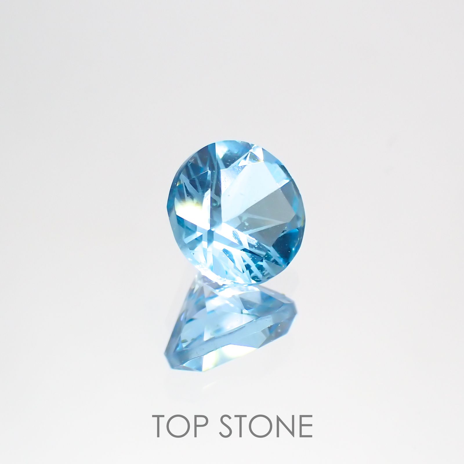 ◇特殊カット◇スイスブルートパーズ(宝石名ブルー・トパーズ) ブラジル産 1.06ct 識別済[211013016]6×6mm前後