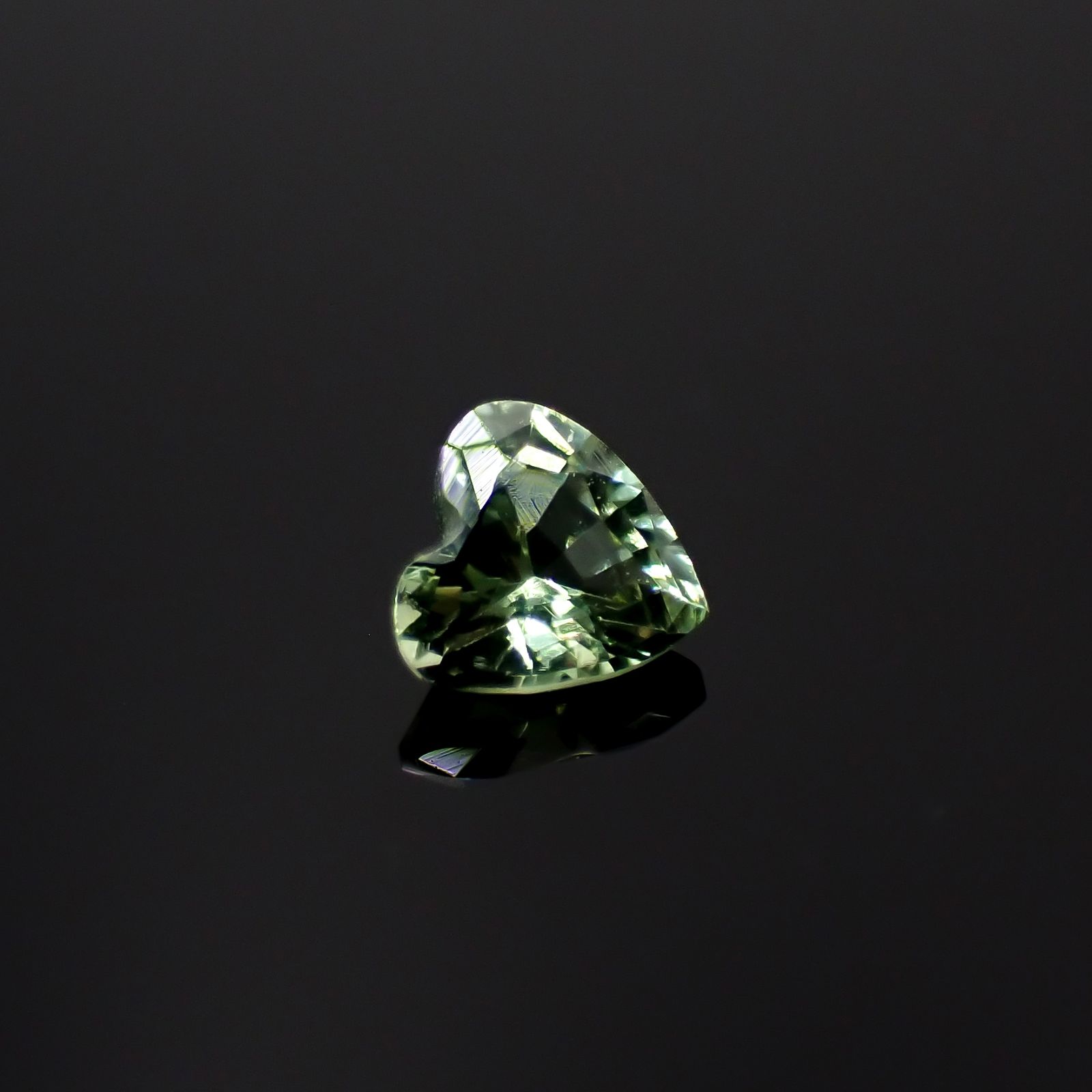 バイカラーサファイア スリランカ/マダガスカル産 0.25ct[240929072]3.9x3.9mm前後