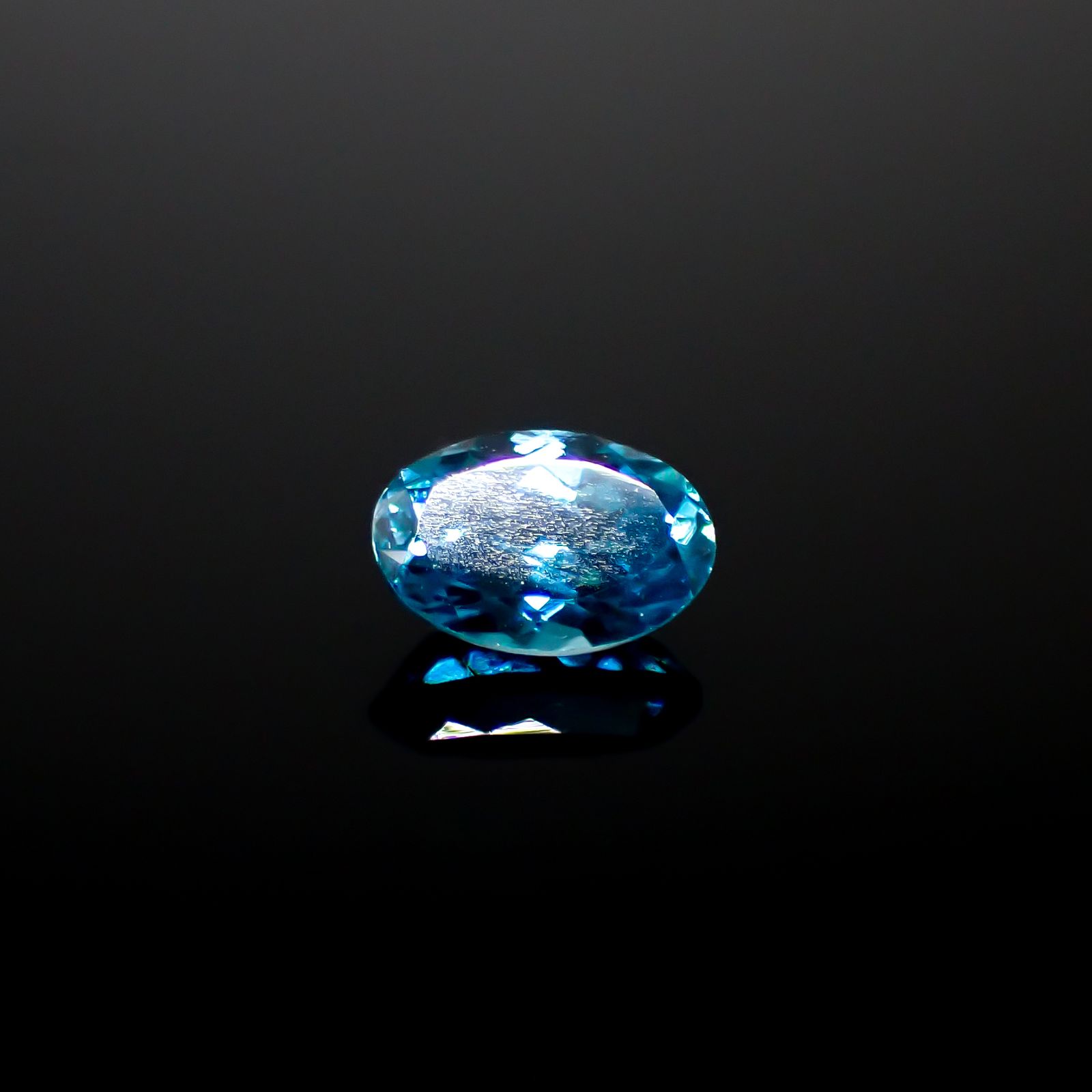 ブルージルコン カンボジア産 0.79ct[240728511]6.2x4mm前後