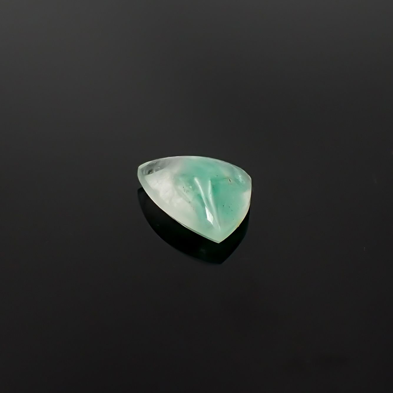 エメラルドインクォーツ ブラジル産 2.46ct / 8.9x11.7mm前後 [260432037]