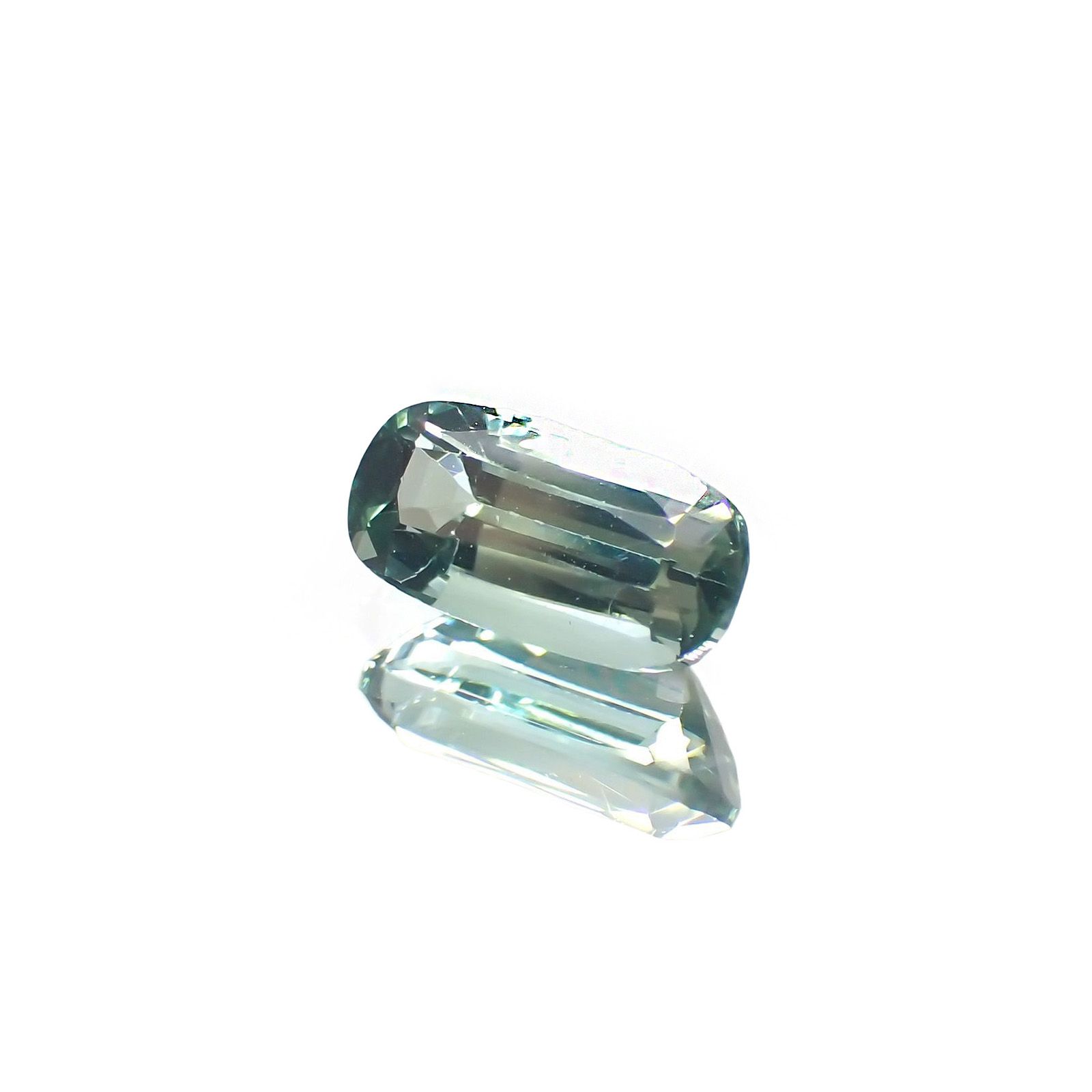 ブルーグリーントルマリン(宝石名グリーン・トルマリン) アフガニスタン産 識別済 0.94ct / 8.1x4.1mm前後 [211013584]