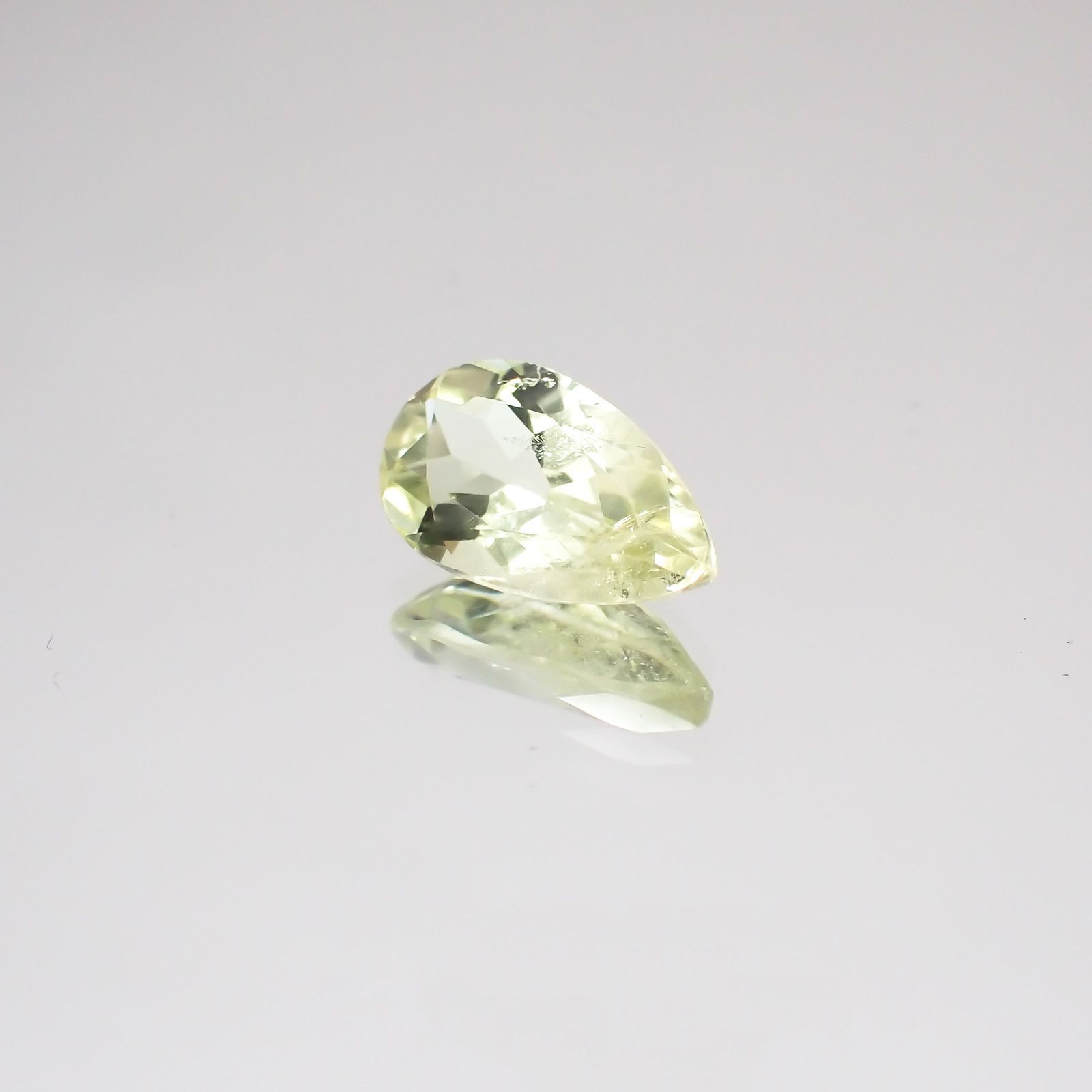 ブラジリアナイト(宝石名ブラジリアナイト) ブラジル産 1.22ct 識別済[210510750]9.5×5.6mm前後
