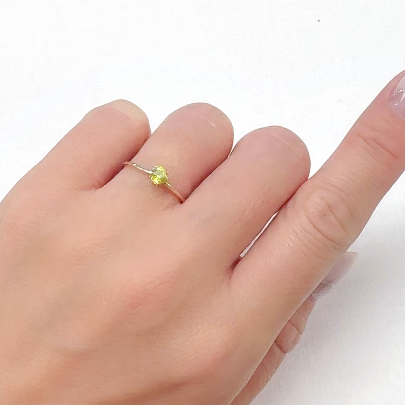 スフェーン マダガスカル産 0.36ct[240627908]3.9x3.9mm前後