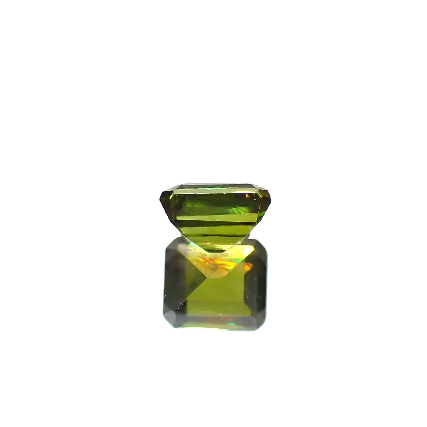 カラーチェンジスフェーン(宝石名スフェーン（カラーチェンジ・タイプ）)パキスタン産 0.79ct 識別済[231224734]5.2x4.7mm前後
