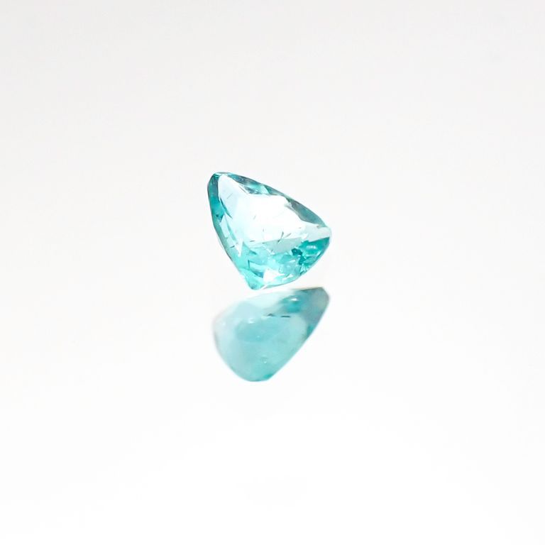 パライバトルマリン(宝石名トルマリン/別名パライバ・トルマリン) ブラジル・パライバ州バターリャ鉱山産 0.054ct 識別済[20106452]2.8×2.6mm前後