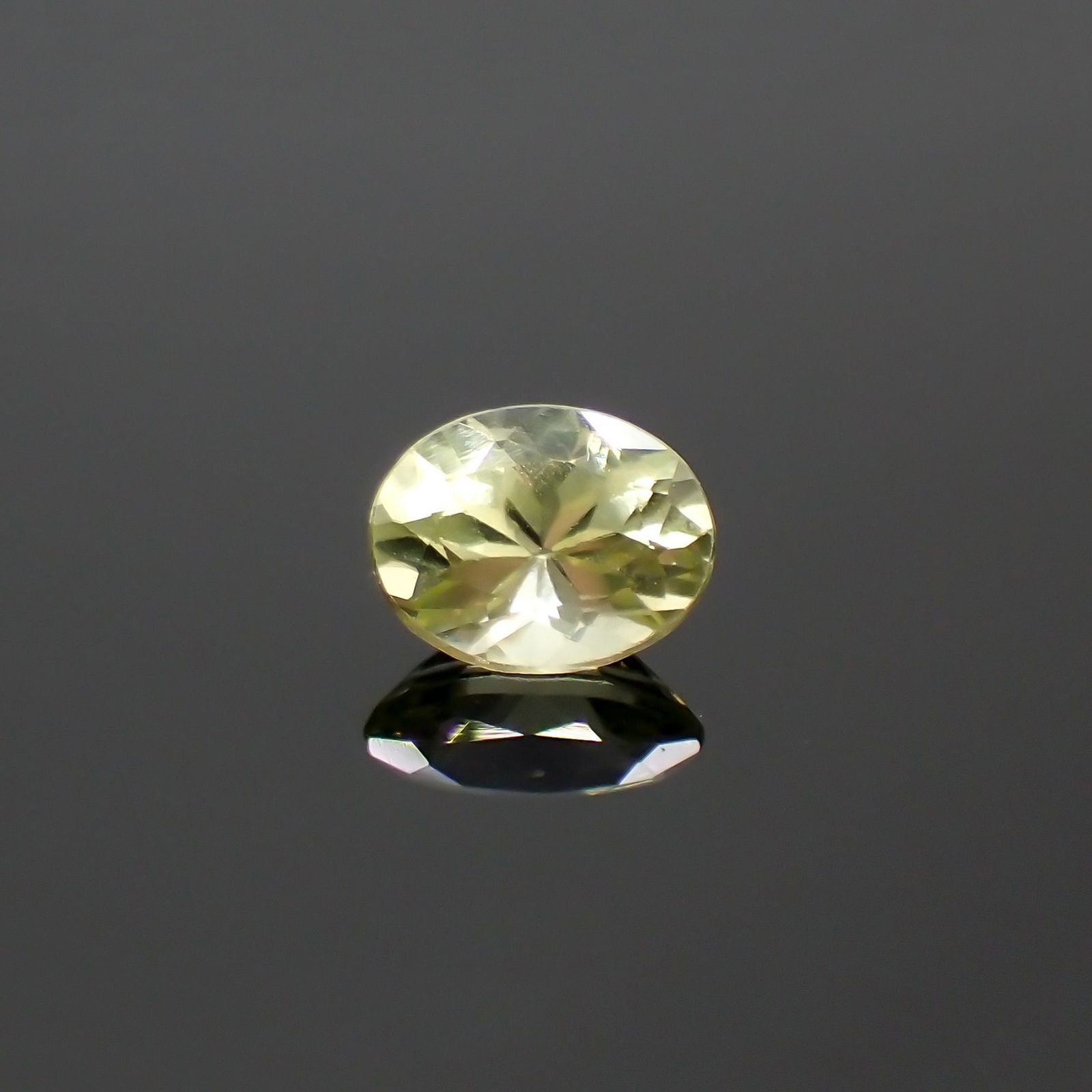 パロットクリソベリル(宝石名クリソベリル)インド産 0.47ct 識別済[220114510]5.2x4.1mm前後