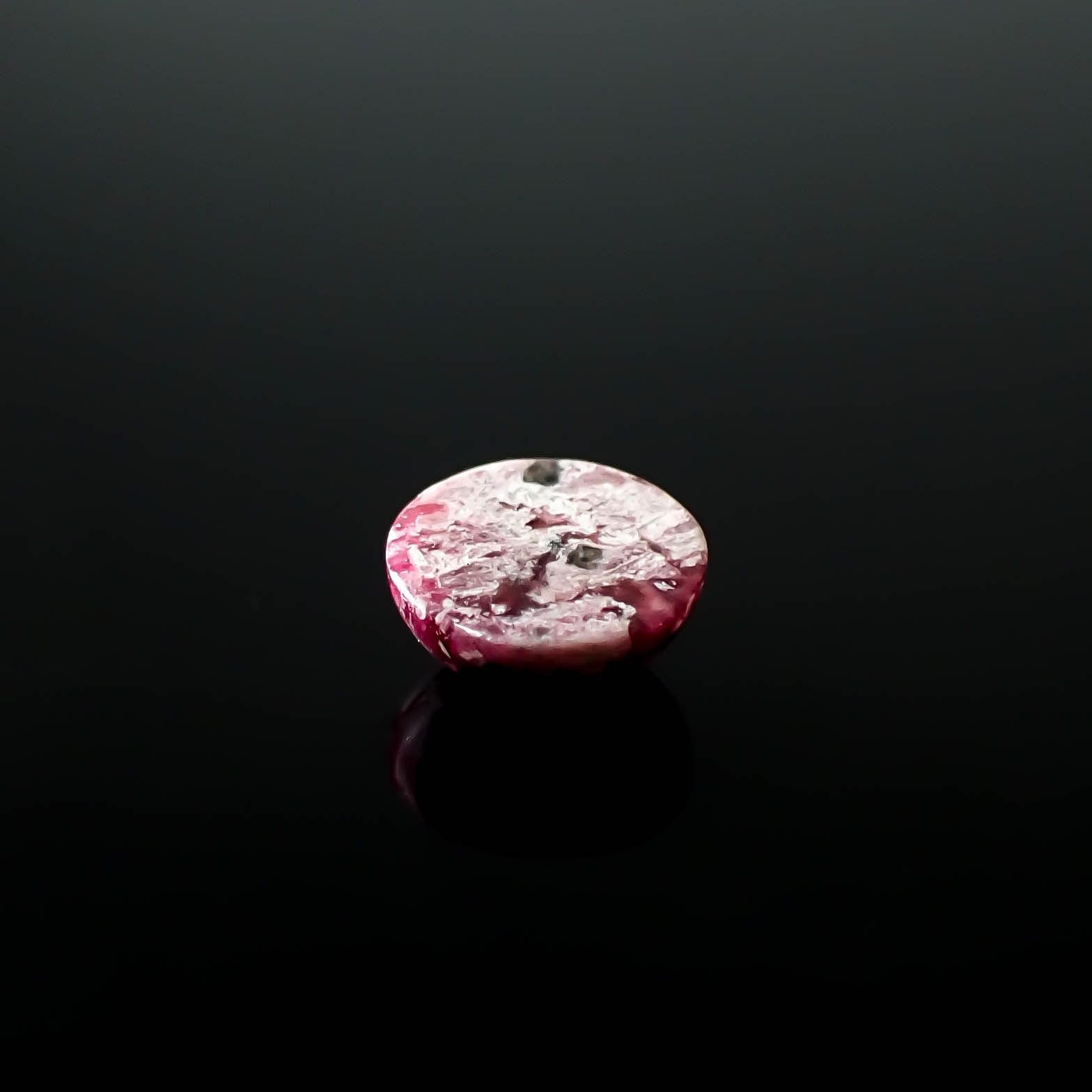 レッドベリル/ピンクベリル(母岩付き) アメリカ・ユタ州産 2.21ct [250730898]9x9mm前後