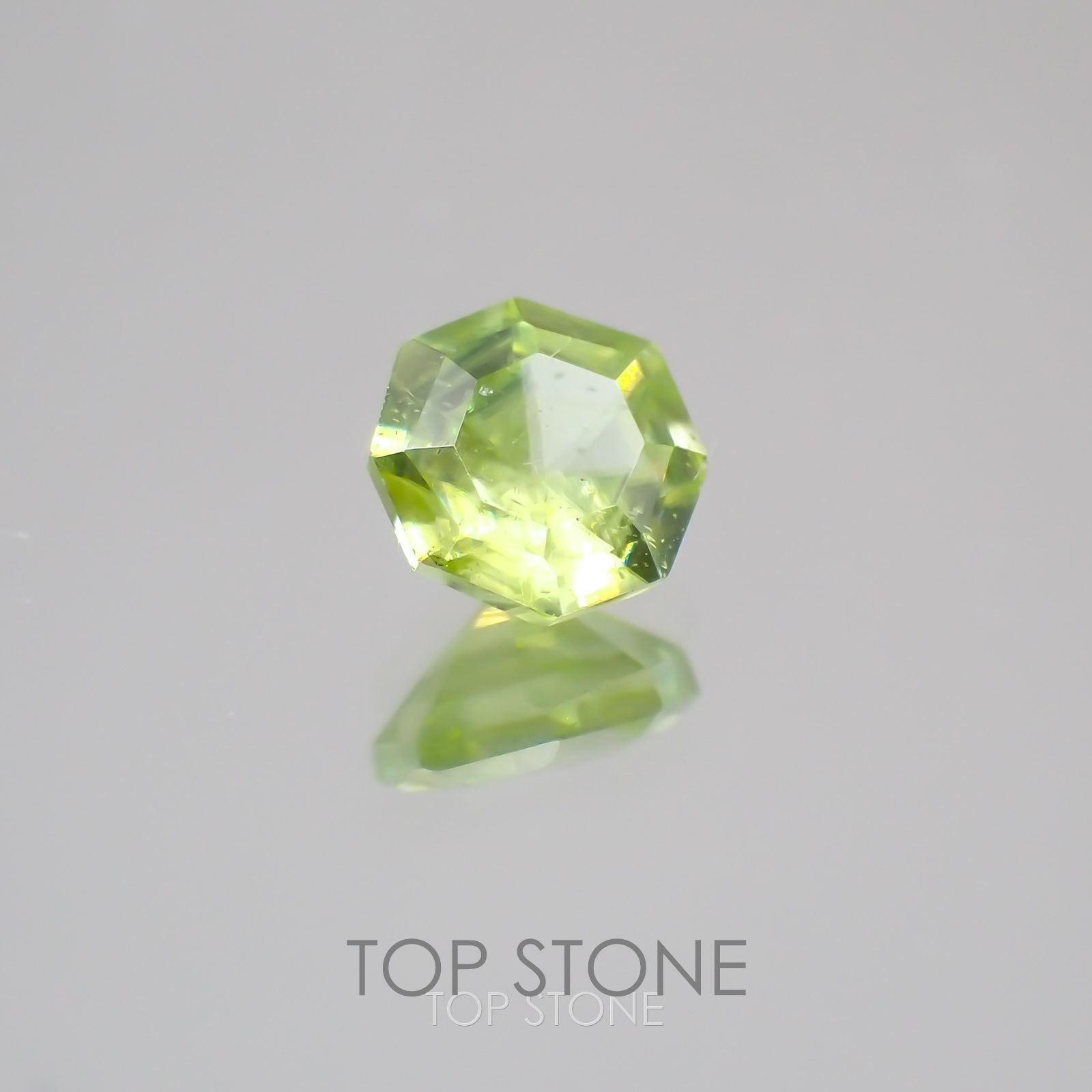 ◇オクタゴンカット◇スフェーン(宝石名スフェーン) マダガスカル産 0.28ct 識別済[21019424]3.9×4mm前後