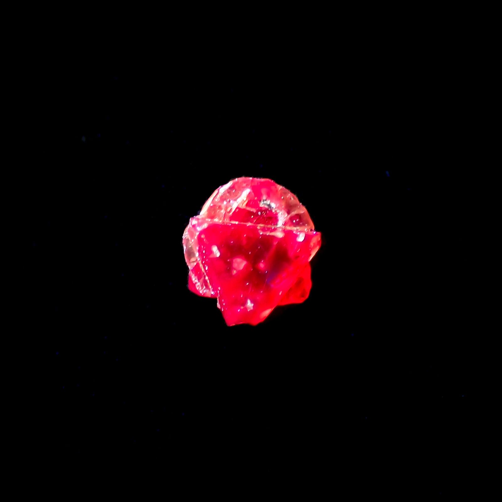 ツインクリスタルスピネル(スピネル式双晶）原石 ビルマ産 0.15ct[231124064]3.5x3.4mm前後