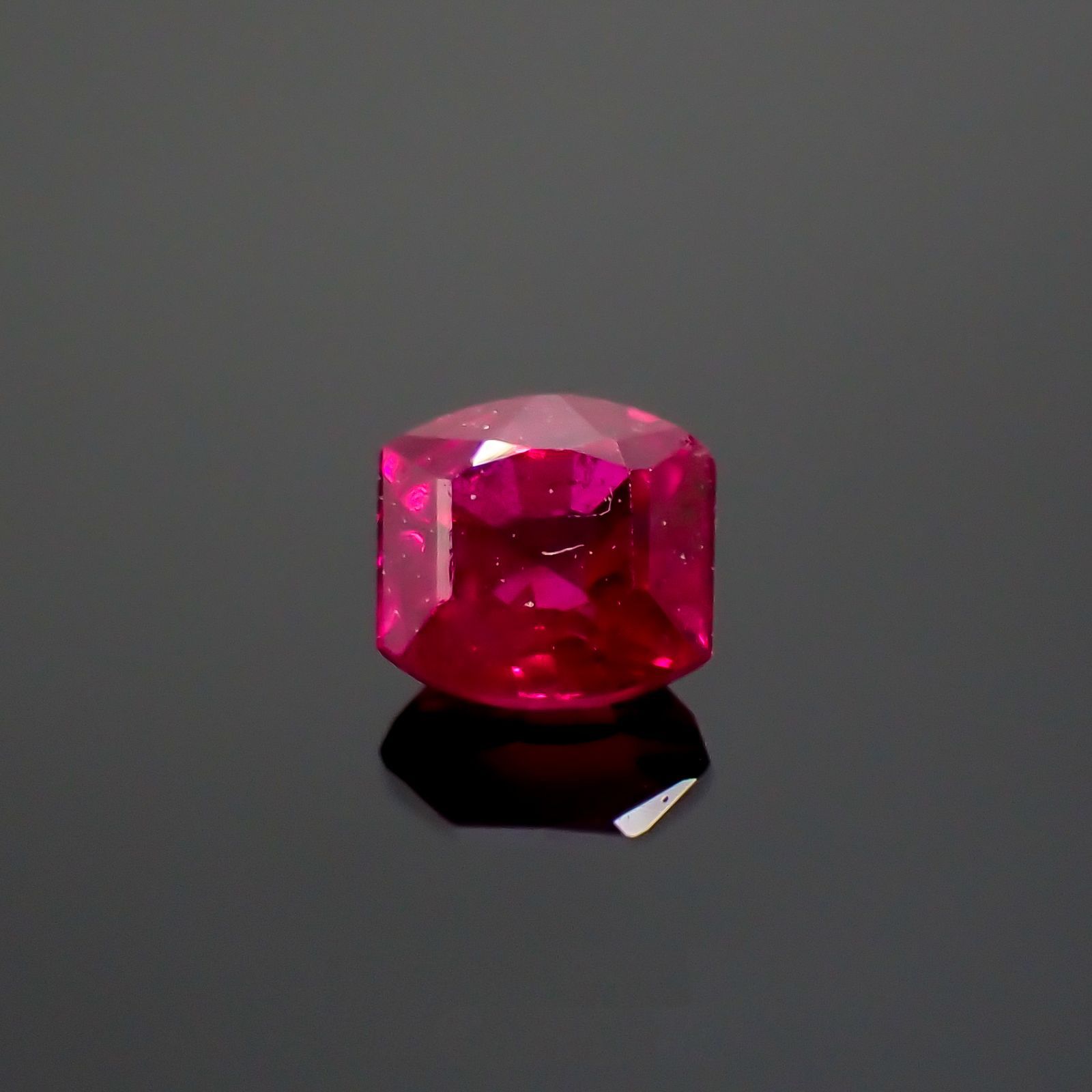 ルビー モザンビーク/ビルマ産 0.18ct[220616213]2.8x2.7mm前後