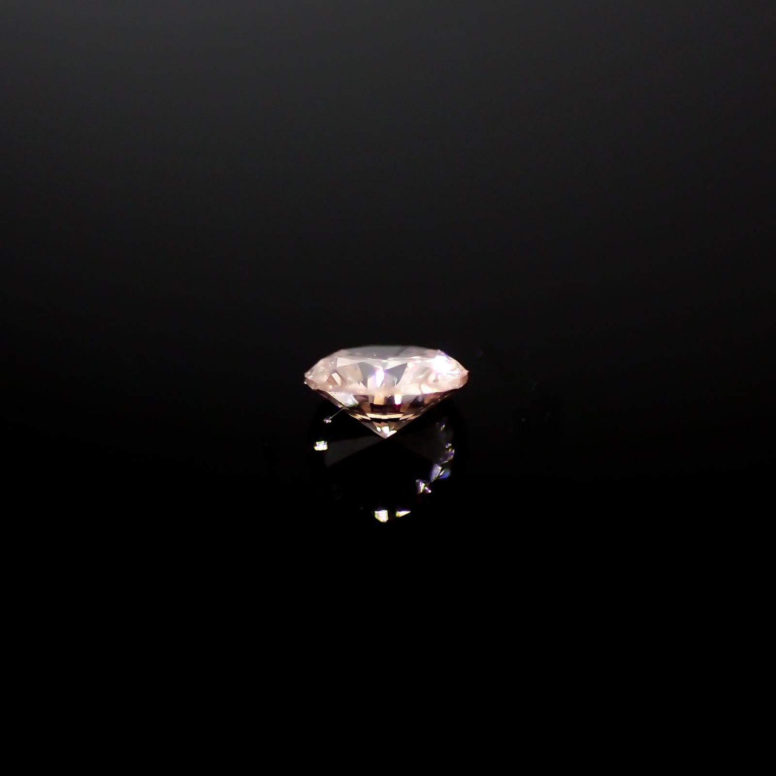 ピンクダイヤモンド(宝石名ダイアモンド SI-2/FANCY ORANGY PINK) 0.049ct ソ付(CGL)[240326639]2.38x2.43mm前後