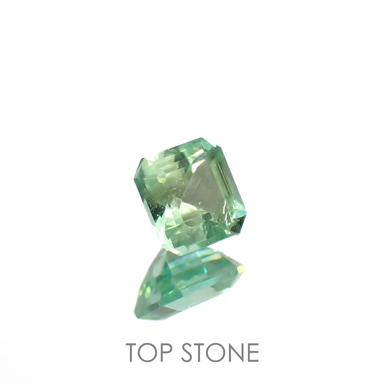 バナジウムコーネルピン(宝石名コーネルピン)タンザニア・タンガ州産 0.18ct 識別済[220716765]3.2x3.1mm前後