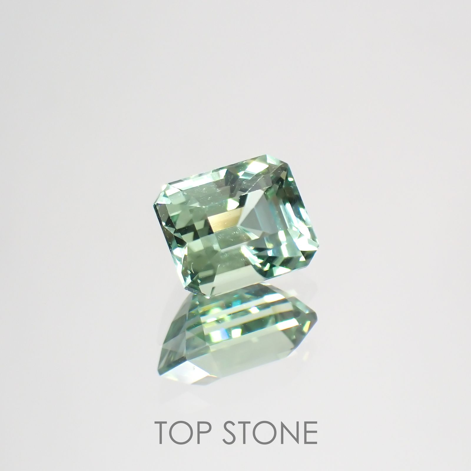 ミントトルマリン(宝石名グリーン・トルマリン) ルワンダ産 1.208ct ソ付(彩珠)[211013633]6.6×5.3mm前後
