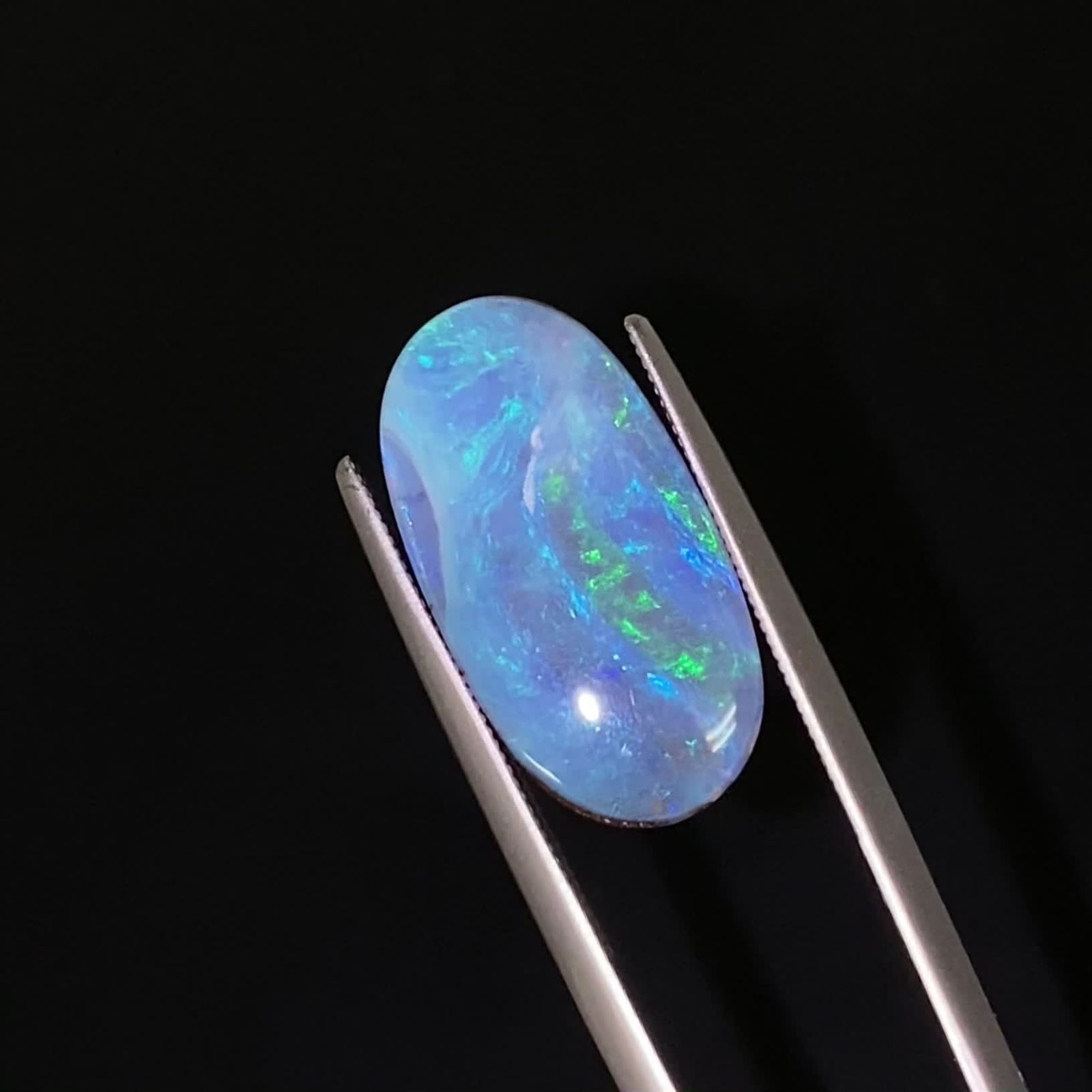 ボルダーオパール 原石磨き オーストラリア産 6.26ct / 19.6x10.2mm