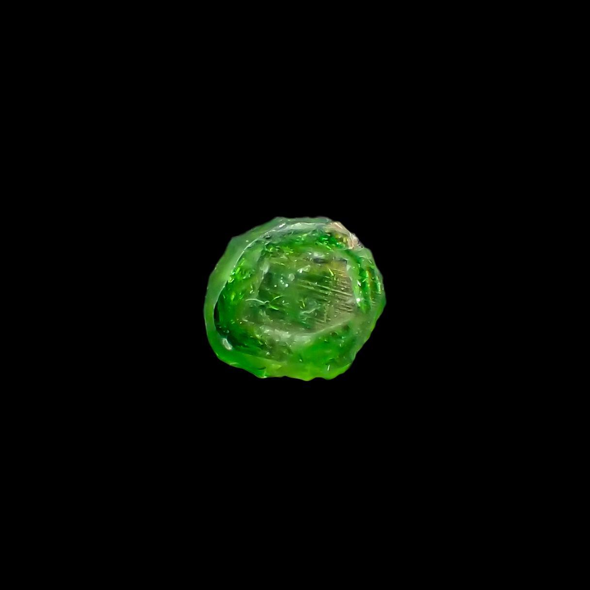 デマントイドガーネット 原石スライス(宝石名デマントイド・ガーネット) 0.25ct 識別済[210912781]5.1×4.8mm前後