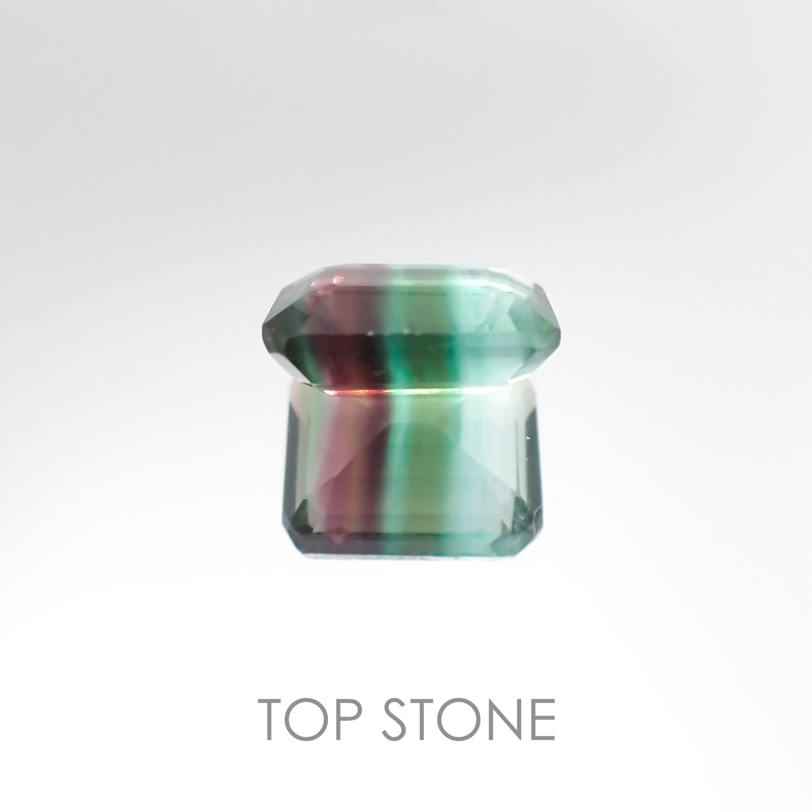 パーティカラーフローライト(宝石名パーティカラード・フルオライト) ブラジル産 4.78ct 識別済[20106394]11×9mm前後